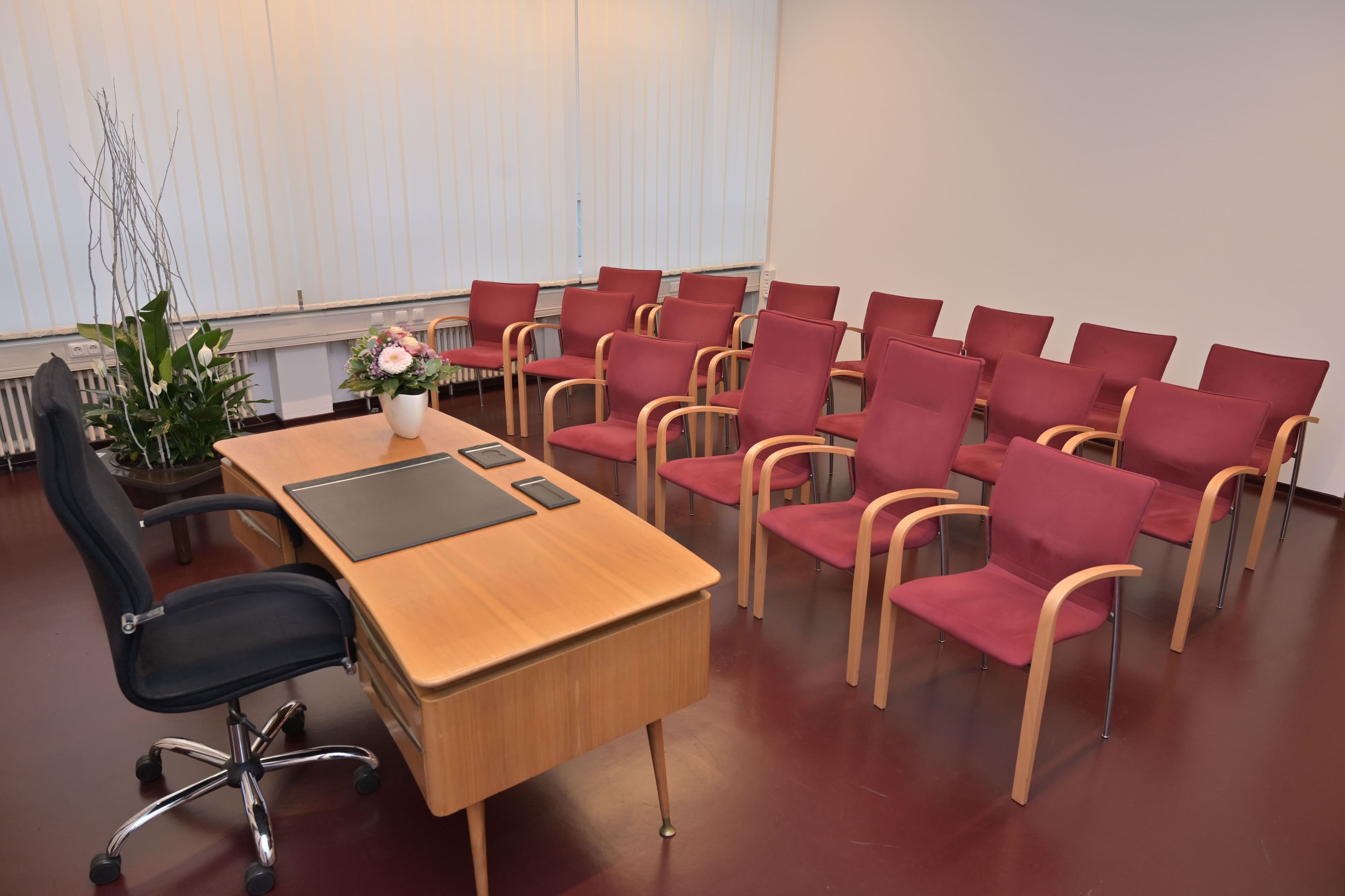 Trauen im Retro-Stil: Bochums neues temporäres Trauzimmer | Symbolbild