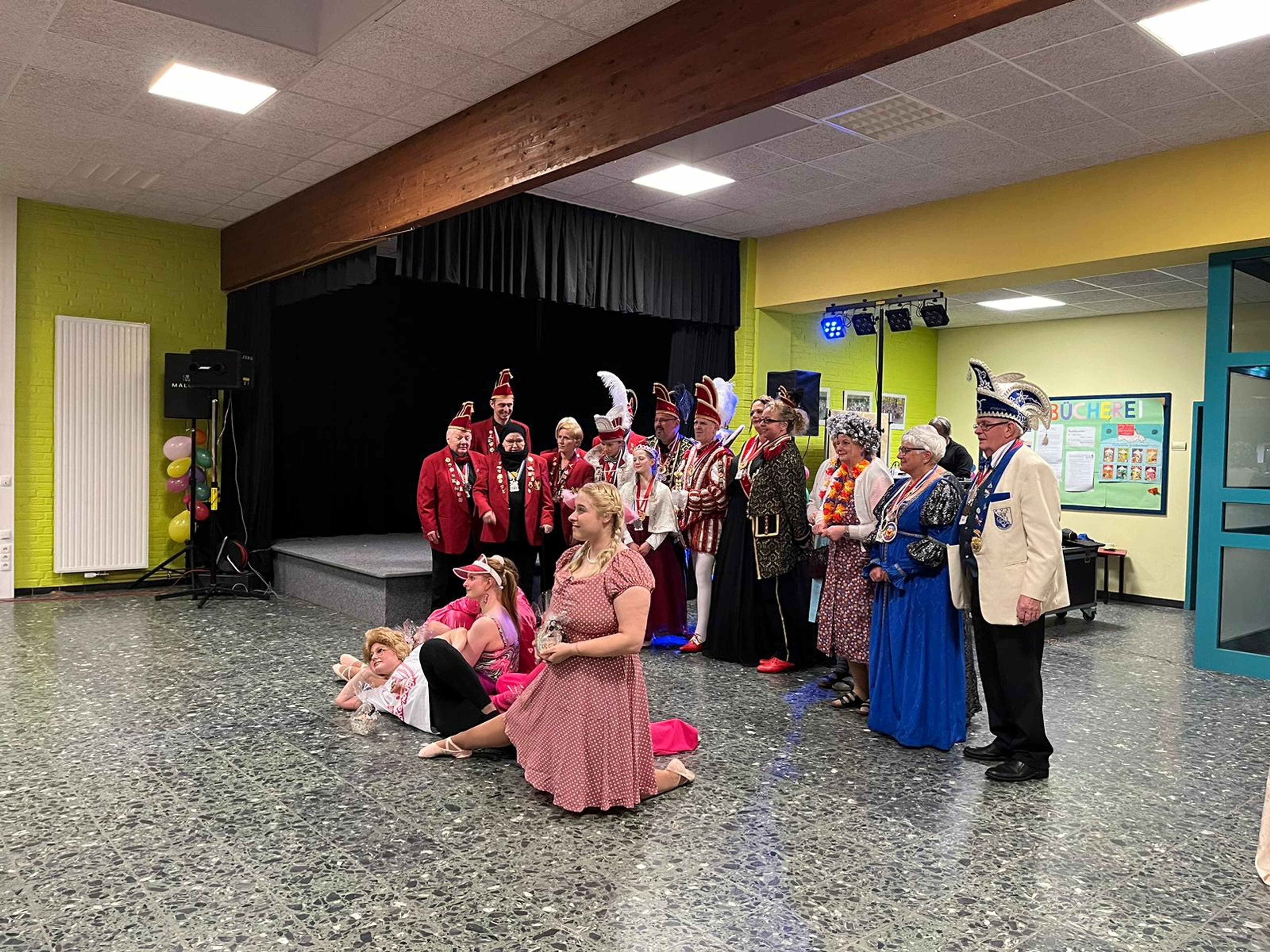 Karneval für Senioren: Ein Nachmittag voller Spaß und Unterhaltung! | Symbolbild