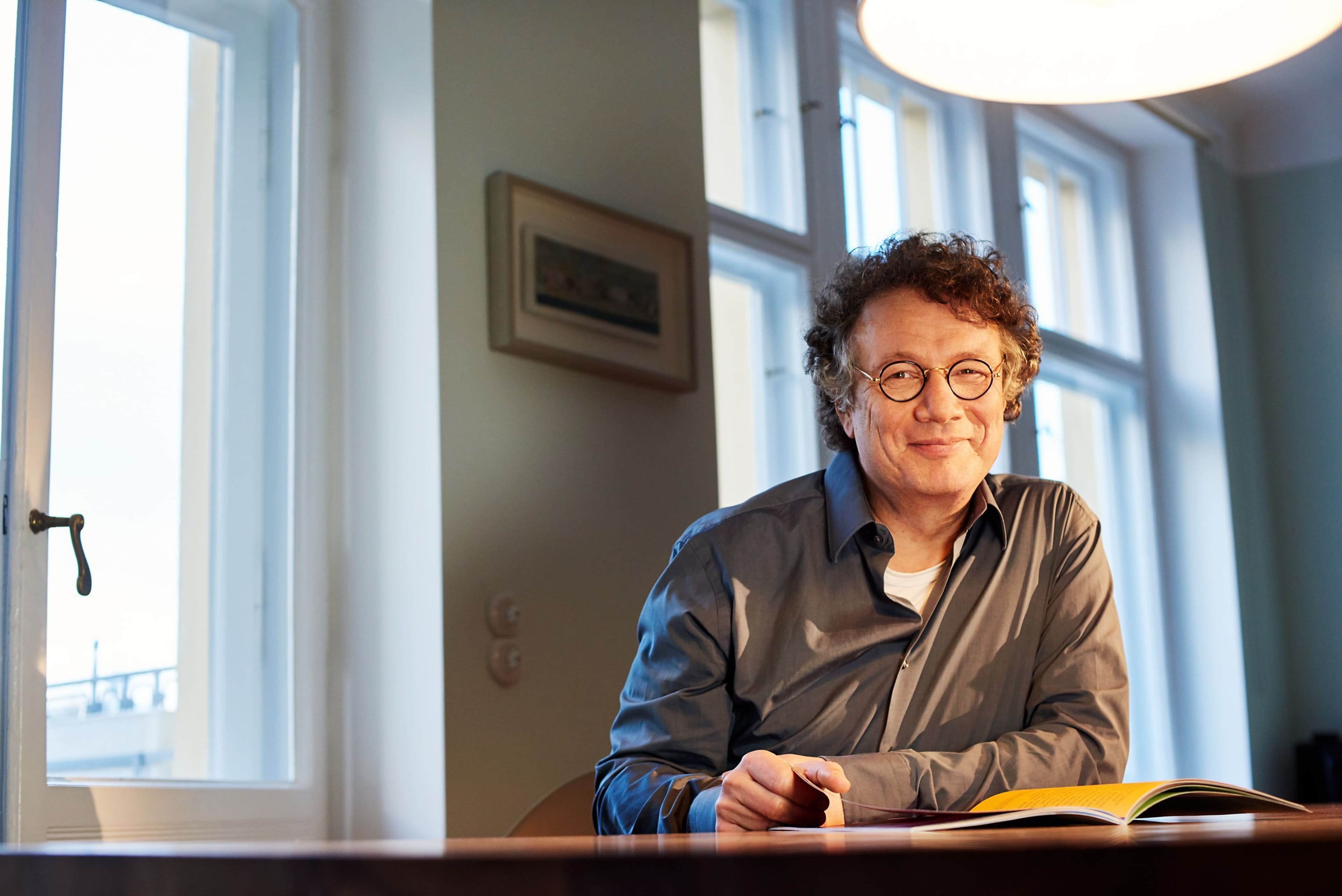 Ingo Schulze kommt als Bamberger Poetikprofessor 2026 in die Welterbestadt. Ingo Schulze kommt als Bamberger Poetikprofessor 2026 in die Welterbestadt.