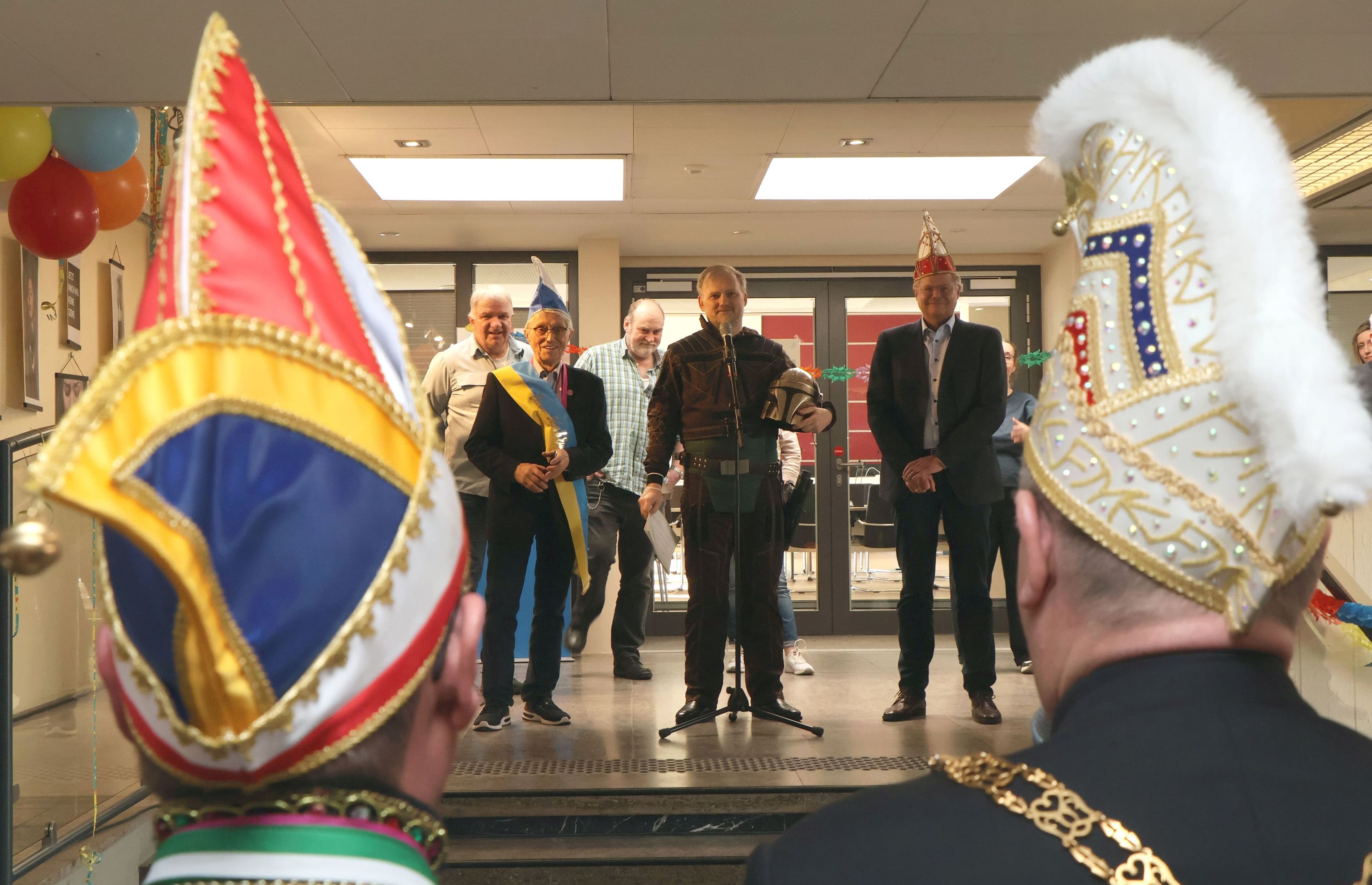 Karneval im Landratsamt: 150 Narren übernehmen die Macht! | Symbolbild