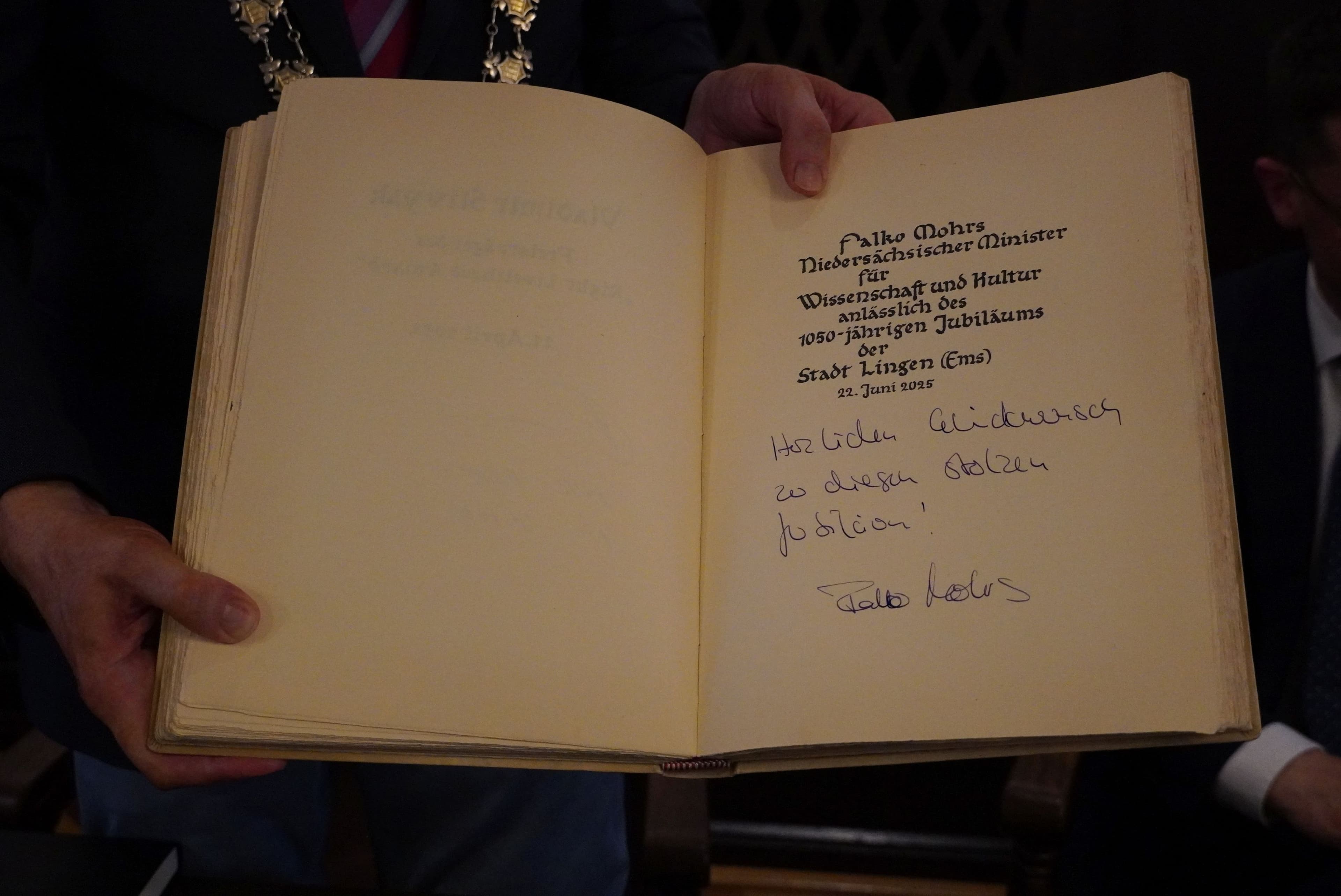 Lingen feiert 1050 Jahre – Eintrag ins Goldene Buch | Symbolbild
