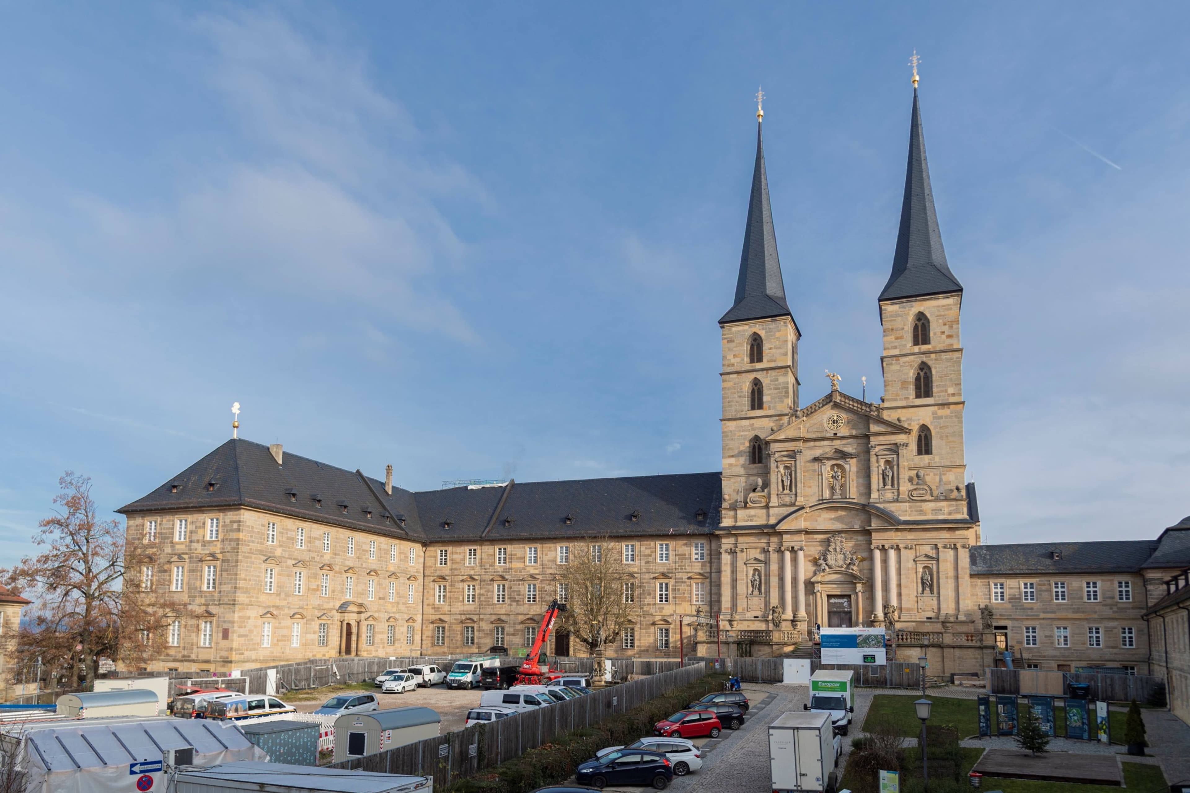 Die Westfassade von St. Michael nach der Gesamtinstandsetzung wurde bei der Semestereröffnung vorgestellt. Die Westfassade von St. Michael nach der Gesamtinstandsetzung wurde bei der Semestereröffnung vorgestellt.