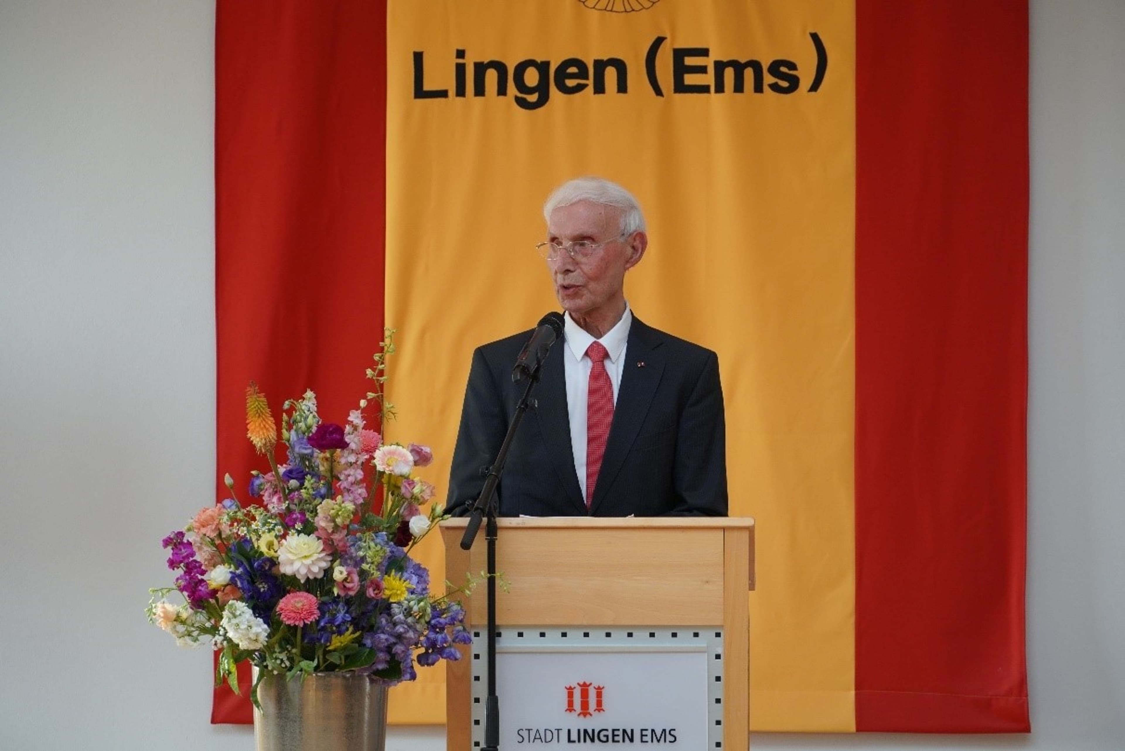 Karl-Heinz Vehring feiert 90. Geburtstag | Symbolbild