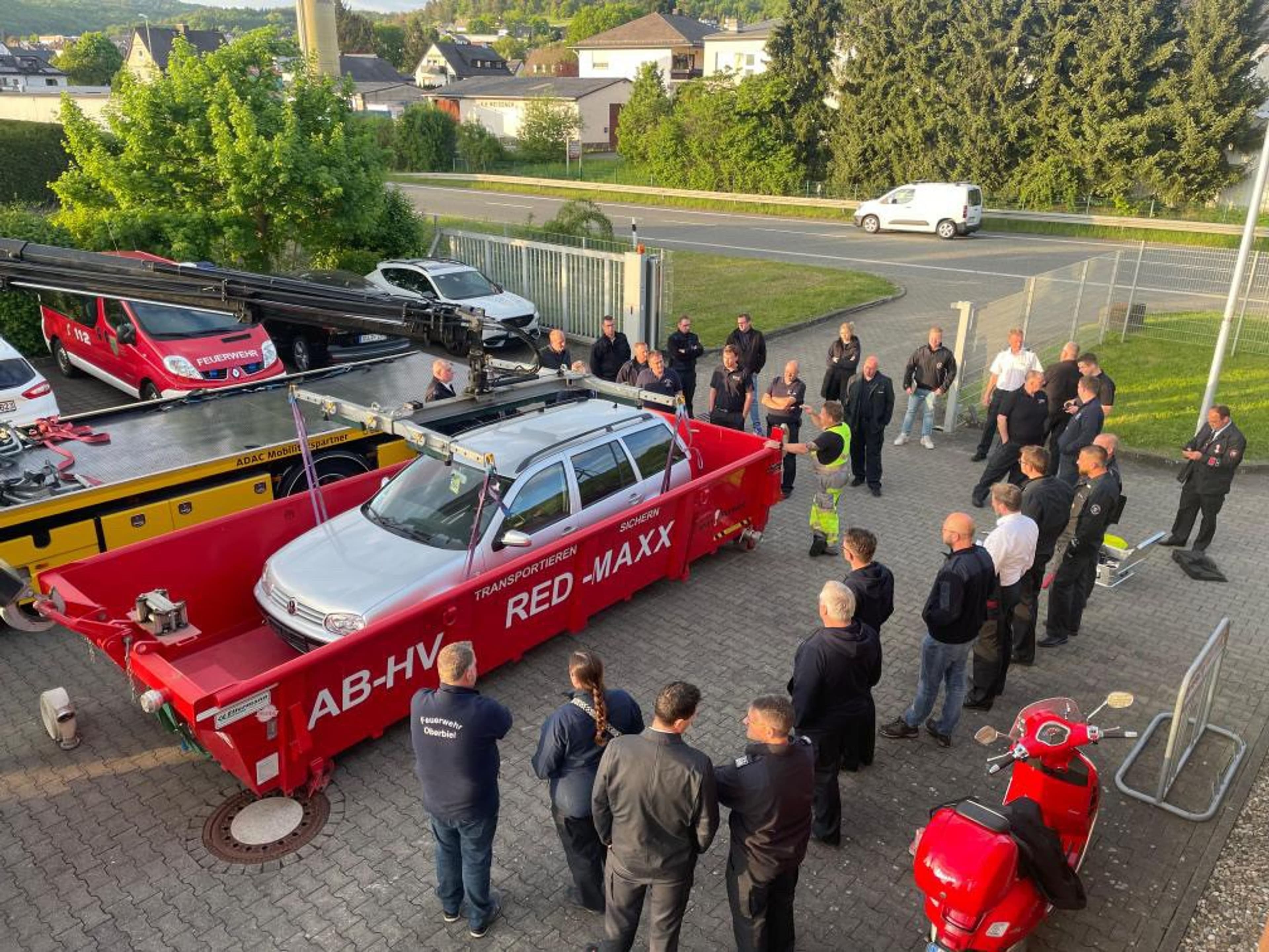 Feuerwehr trainiert Brandbekämpfung an E-Autos | Symbolbild
