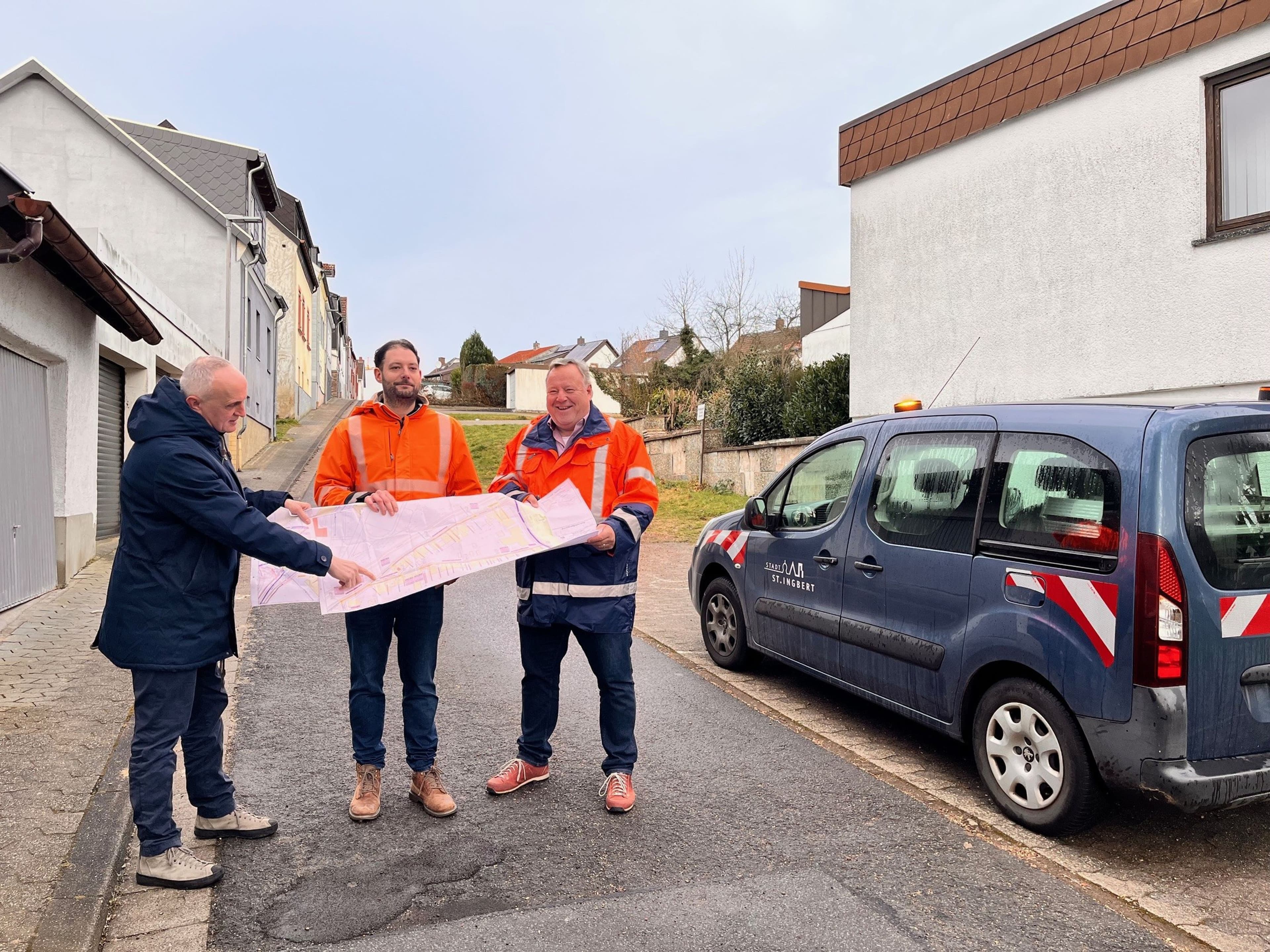 Christian Fettig, Maximilian Hoffmann und Thomas Diederichs stellen Bauabschnitte der Kanalsanierung vor. Christian Fettig, Maximilian Hoffmann und Thomas Diederichs stellen Bauabschnitte der Kanalsanierung vor.