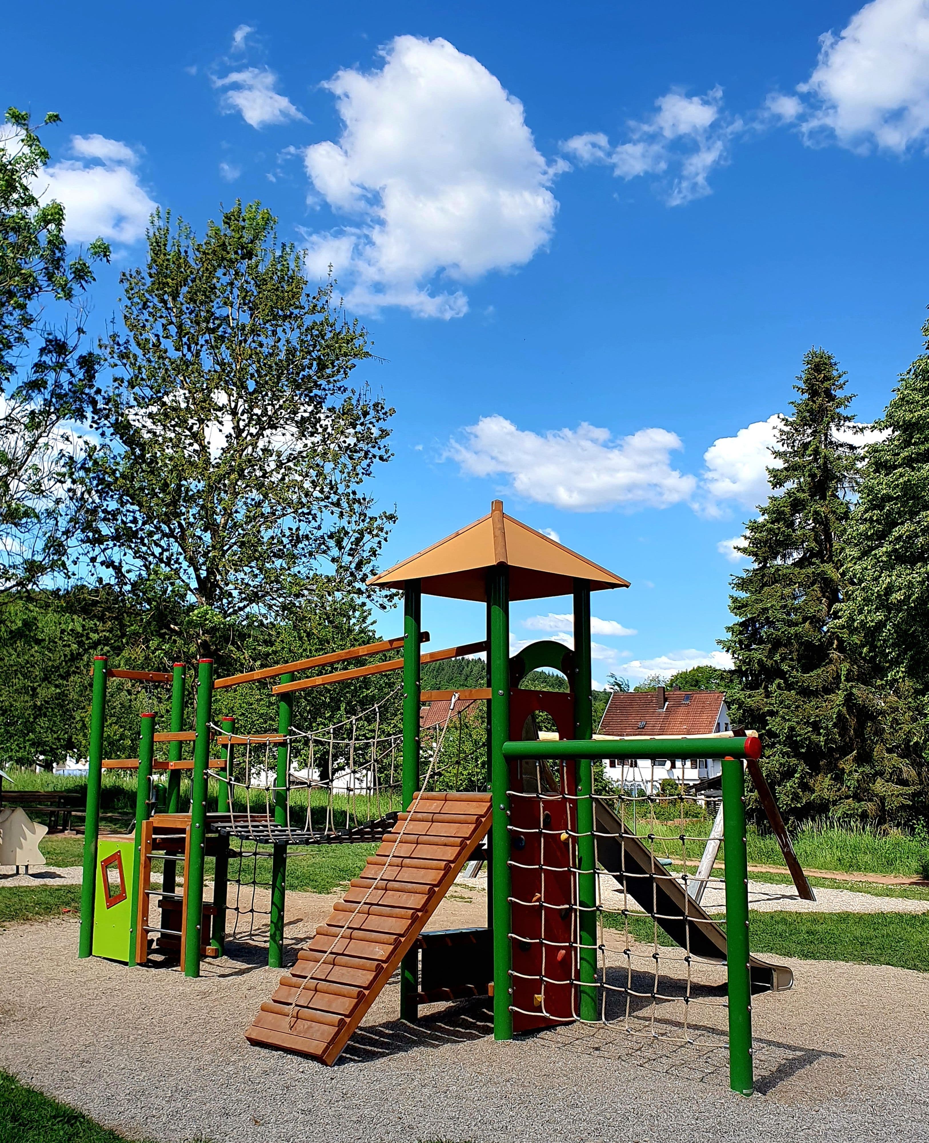 Inklusionskarussell bereichert Spielplatz Großgarten | Symbolbild