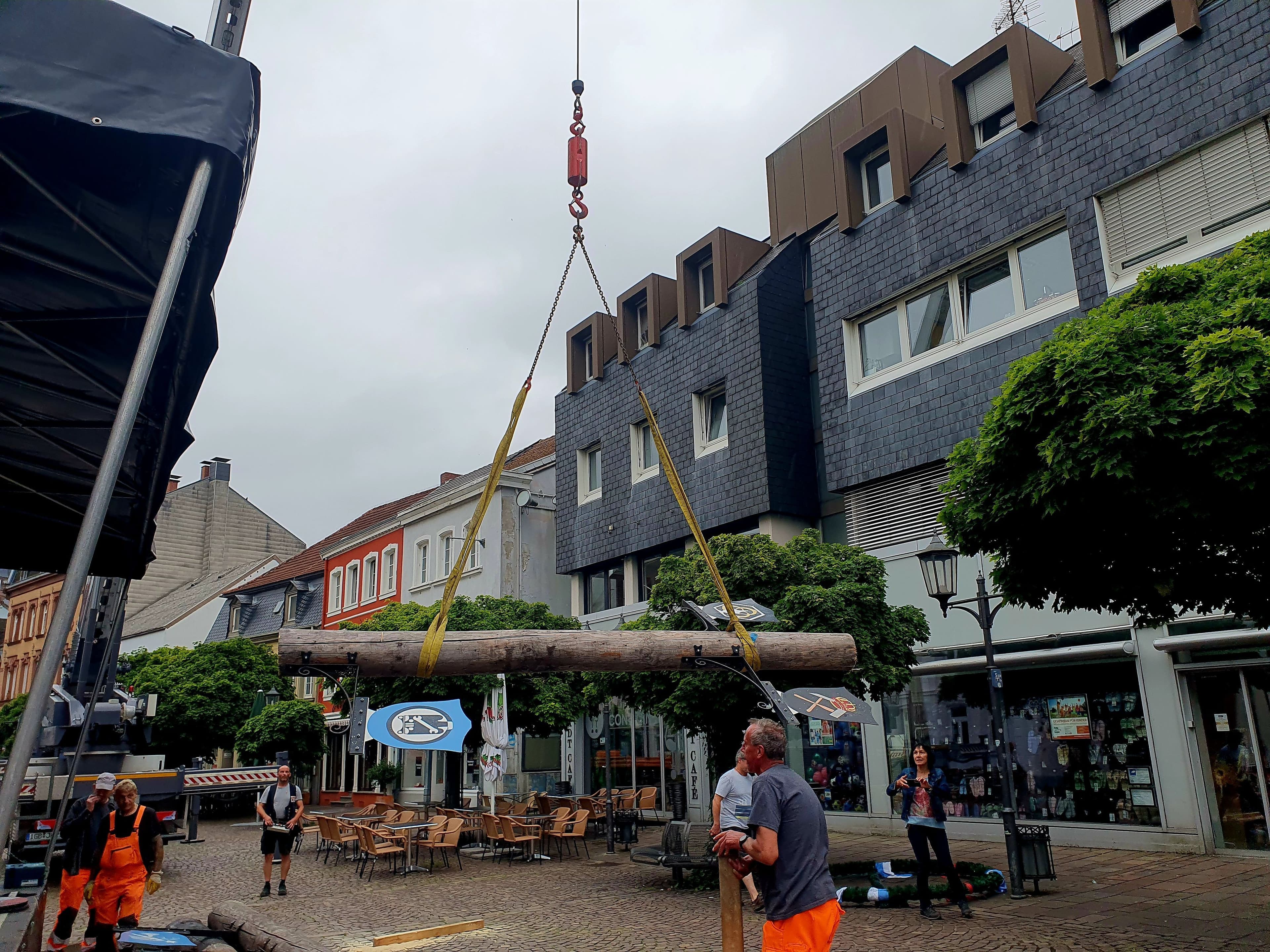 Oberwürzbach setzt künftig auf Metall-Maibaum | Symbolbild