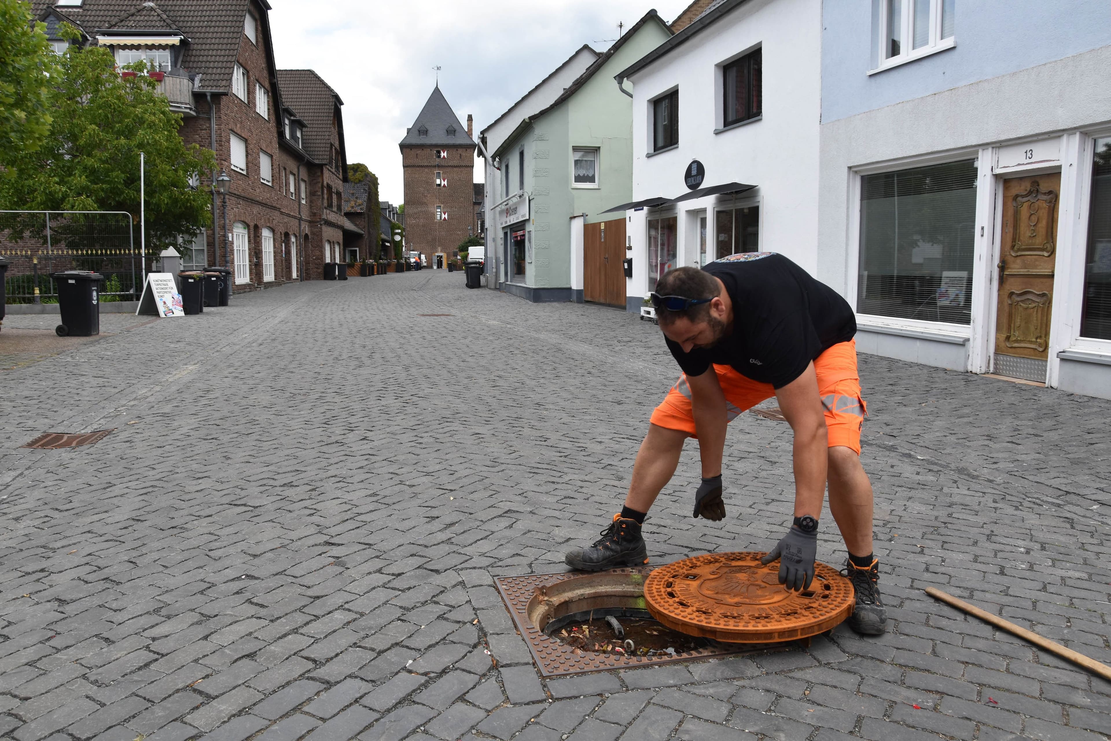 Monheim gestaltet Stadtbild mit individuellen Kanaldeckeln | Symbolbild