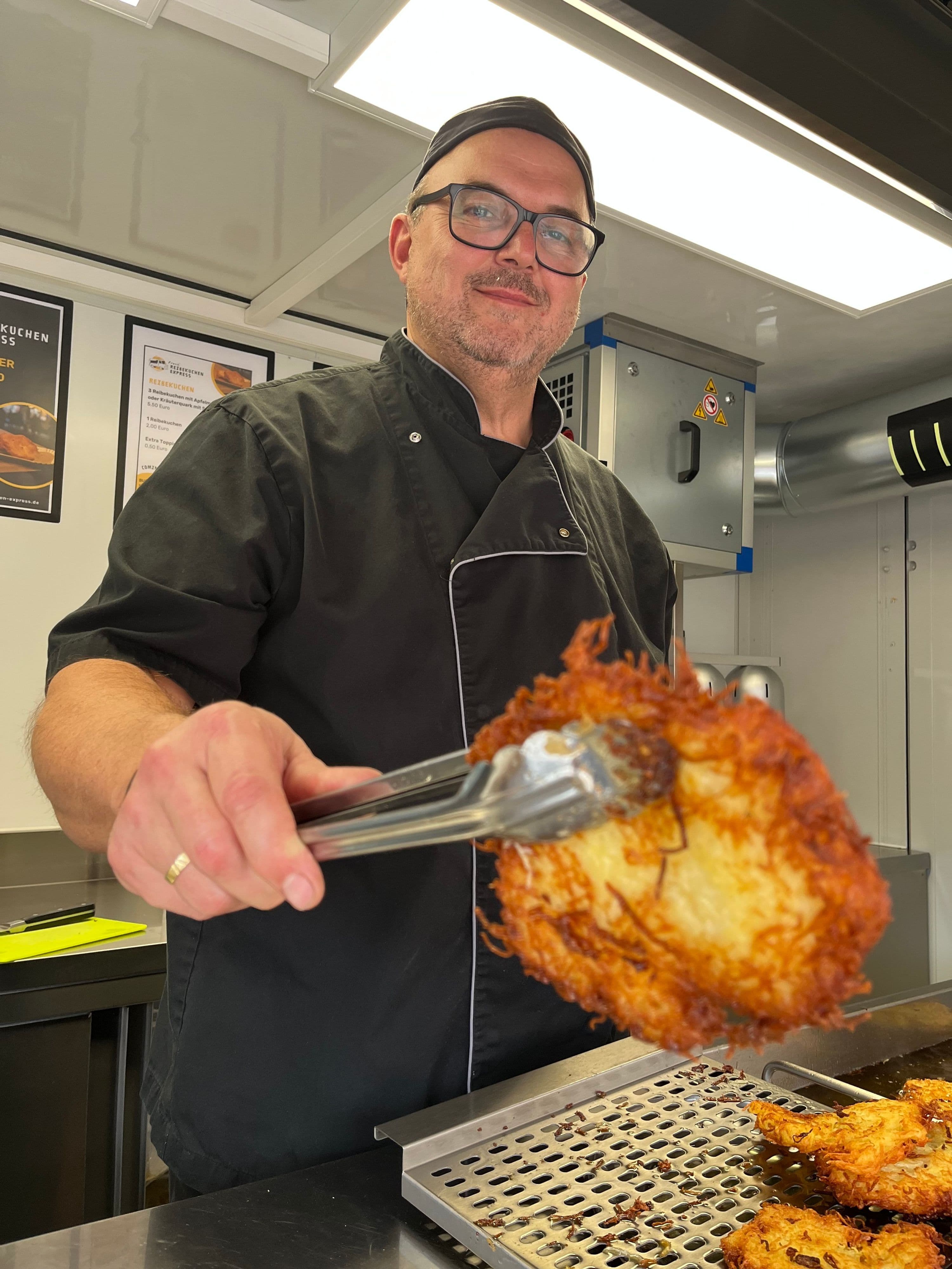 Franz Reibekuchen Express erobert Monheimer Wochenmarkt | Symbolbild
