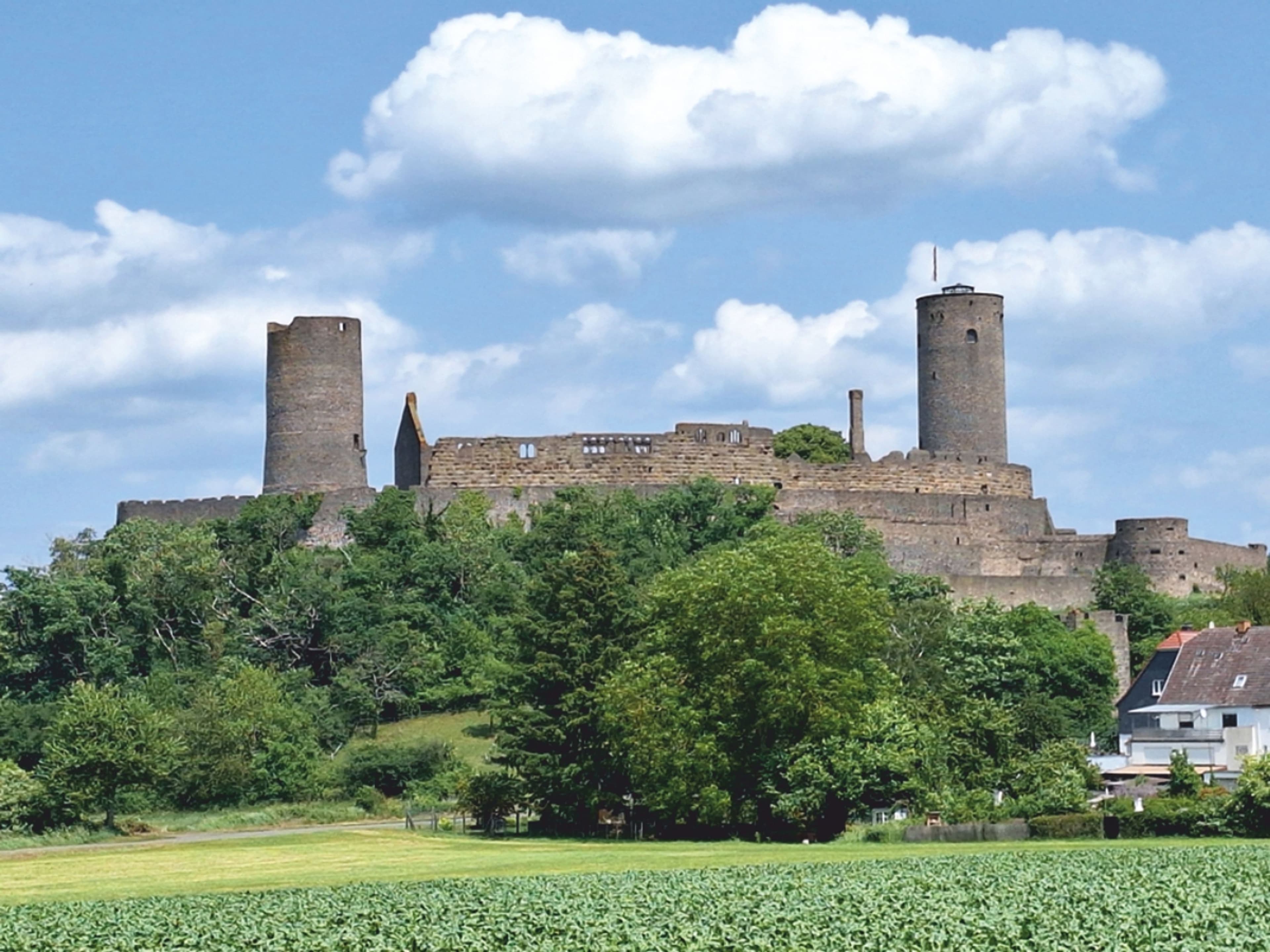 Burg Münzenberg: Überraschende neue Baugeschichte | Symbolbild