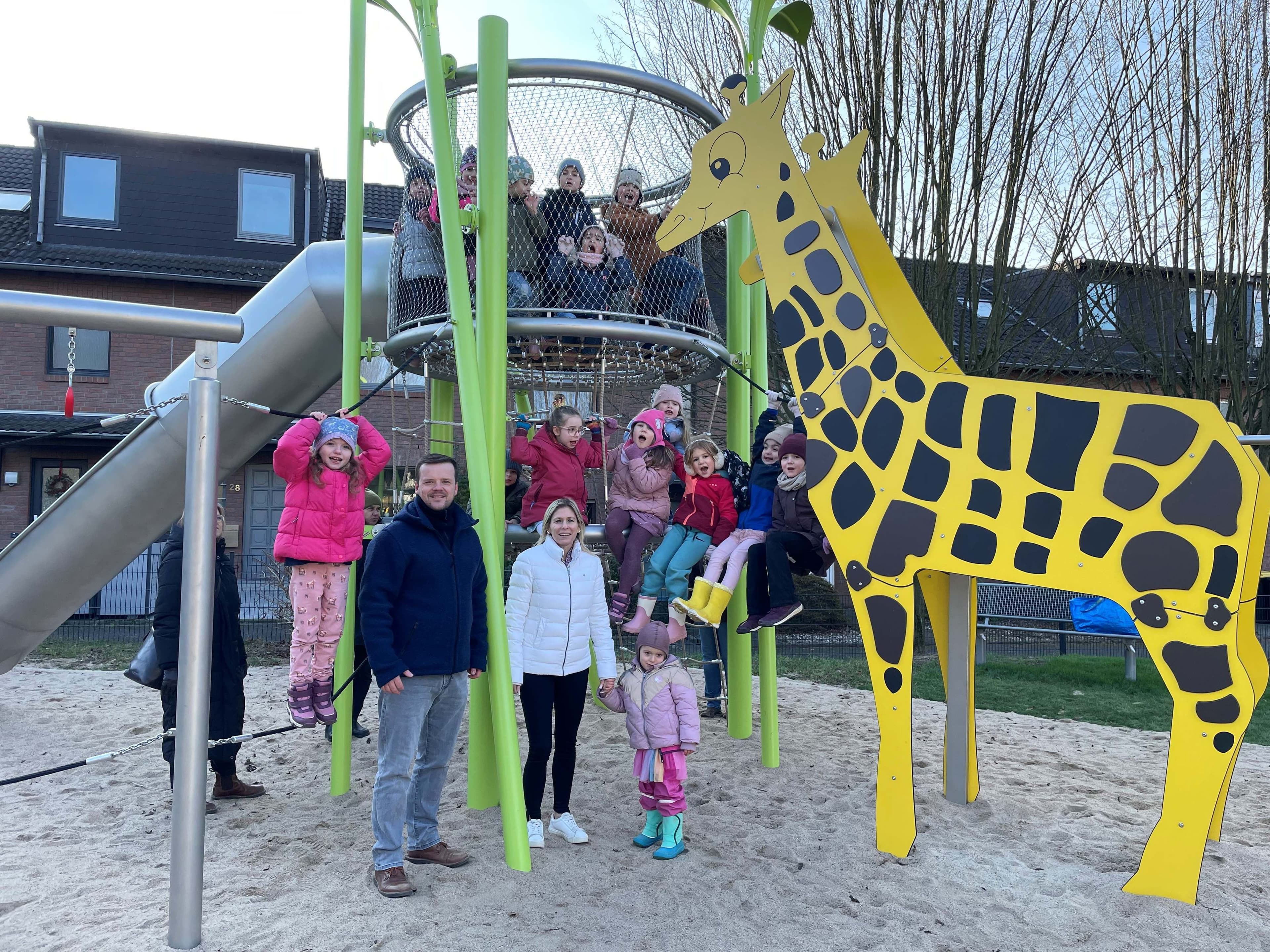 Viel Platz zum Rennen, Klettern und Toben haben die Kinder auf der neuen Spielfläche. Viel Platz zum Rennen, Klettern und Toben haben die Kinder auf der neuen Spielfläche.