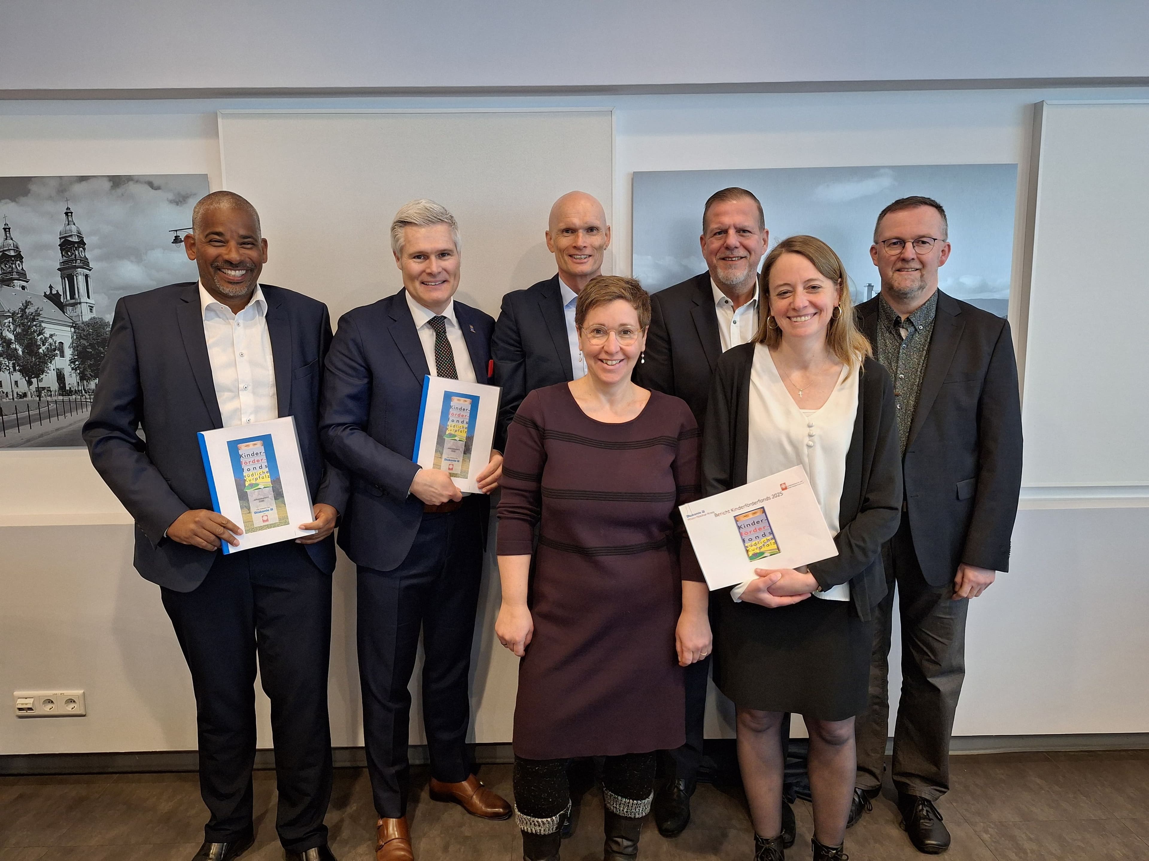 Vertreter des Kinderförderfonds Südliche Kurpfalz präsentieren den Jahresbericht 2025. Vertreter des Kinderförderfonds Südliche Kurpfalz präsentieren den Jahresbericht 2025.
