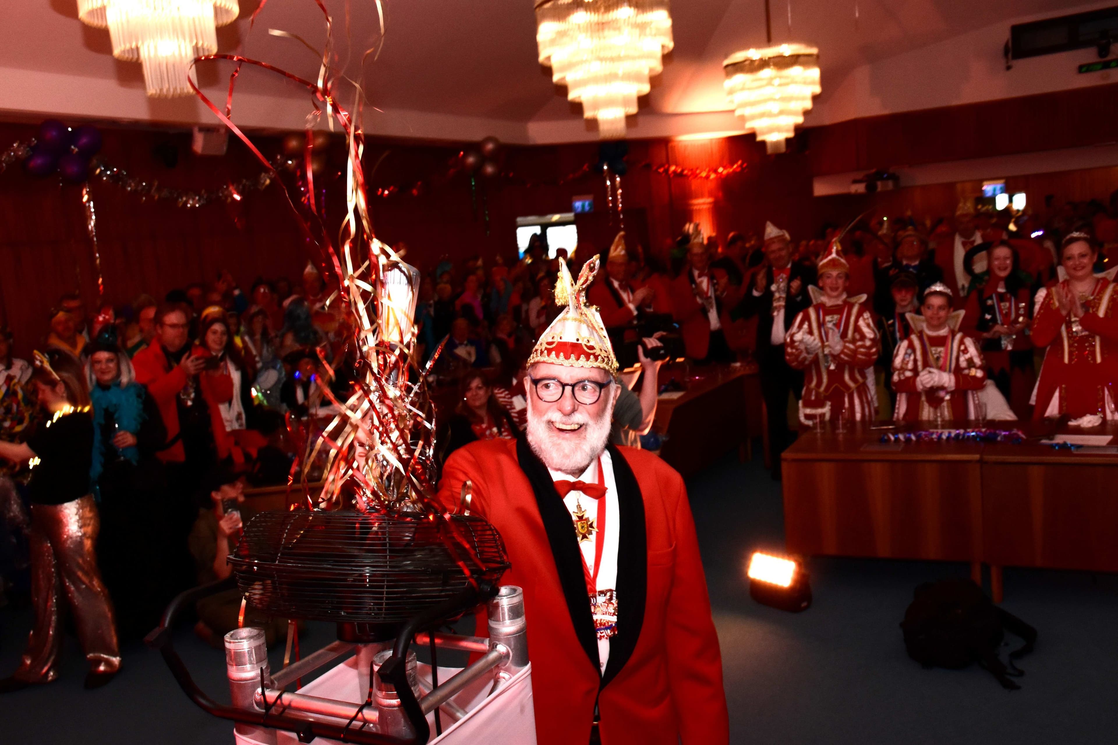 Monheim feiert Altweiber-Donnerstag mit Rathaussturm | Symbolbild