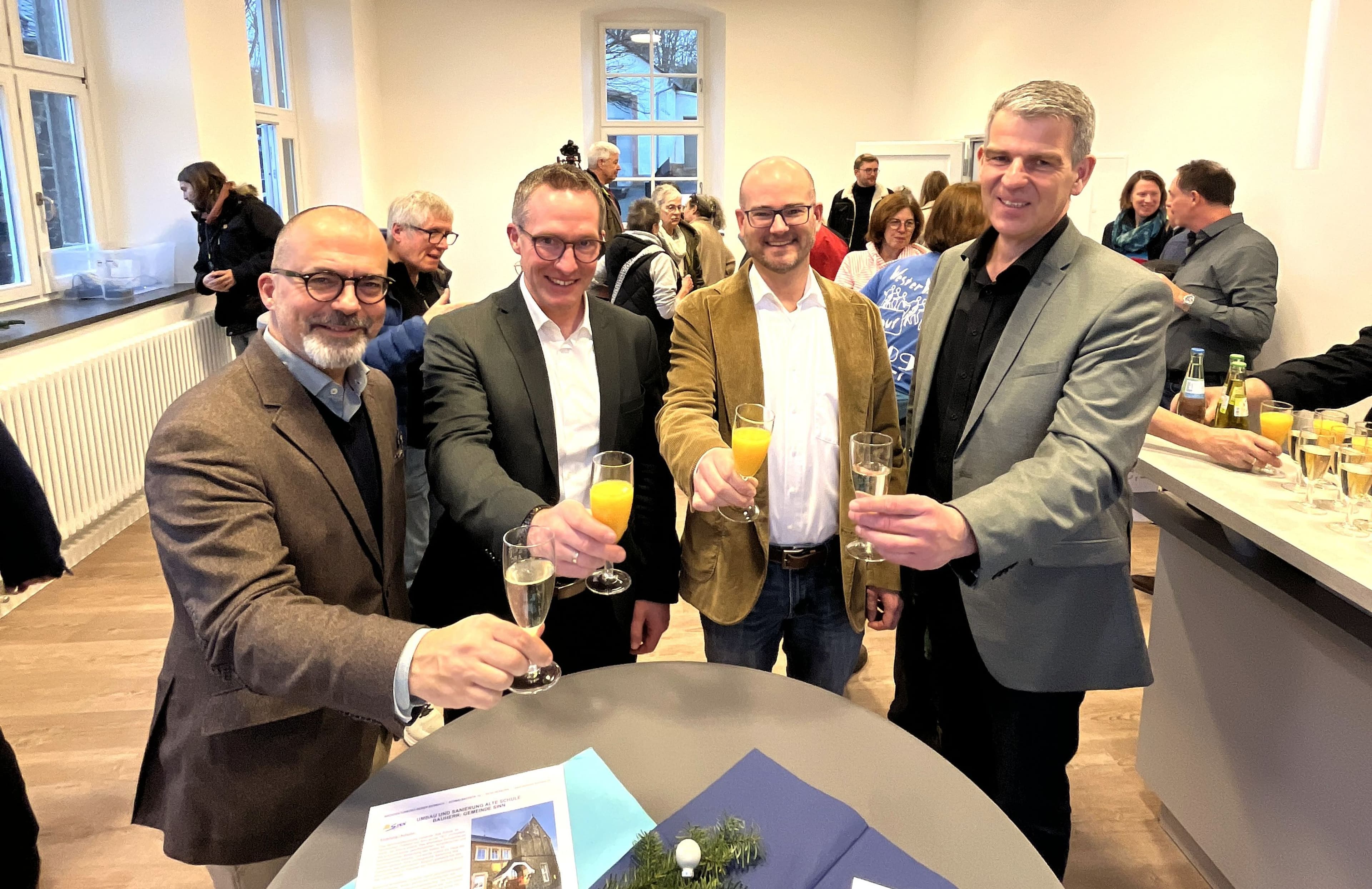 Alte Schule in Sinn erstrahlt als neues Kulturzentrum | Symbolbild