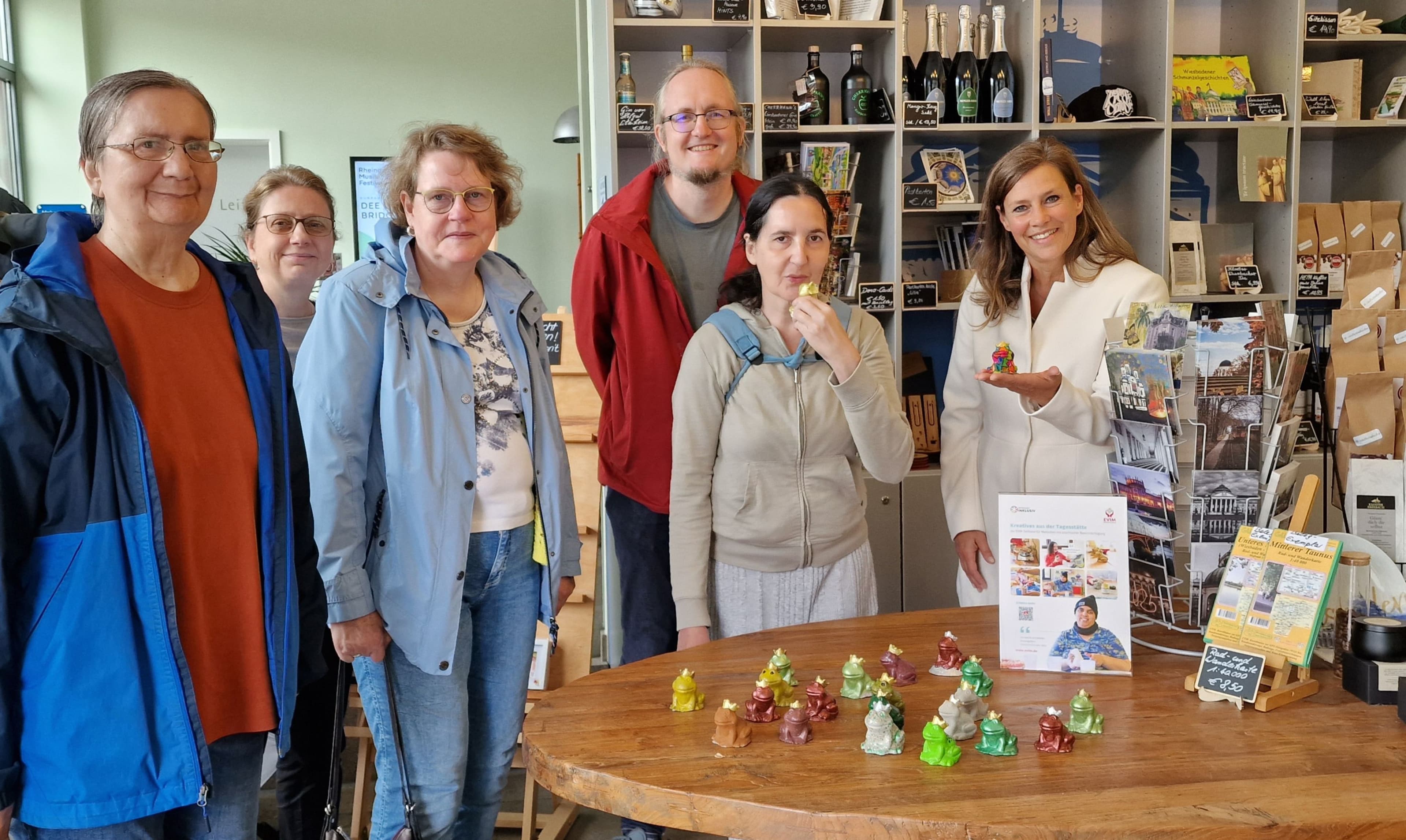 Handgemachte Unikate in Wiesbadens Tourist Info | Symbolbild