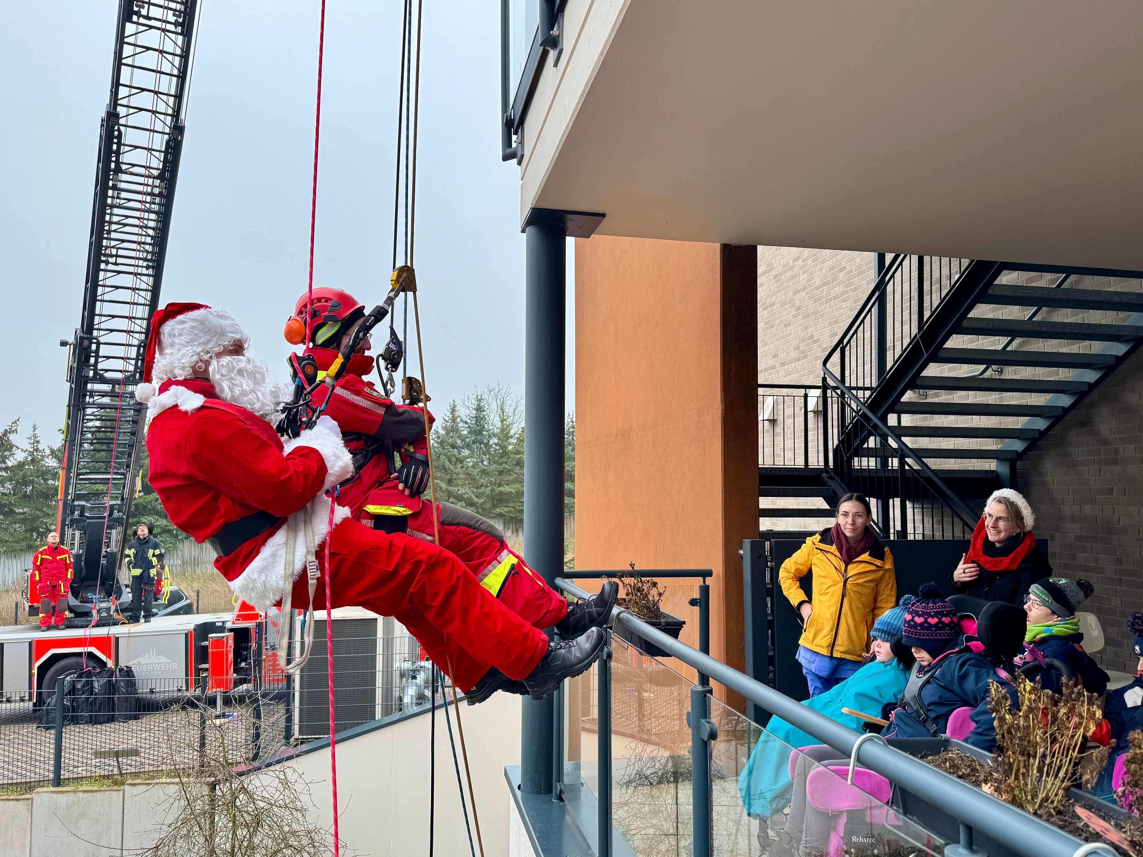 Nikolausaktion der Höhenretter begeistert Wiesbadener Kinder | Symbolbild