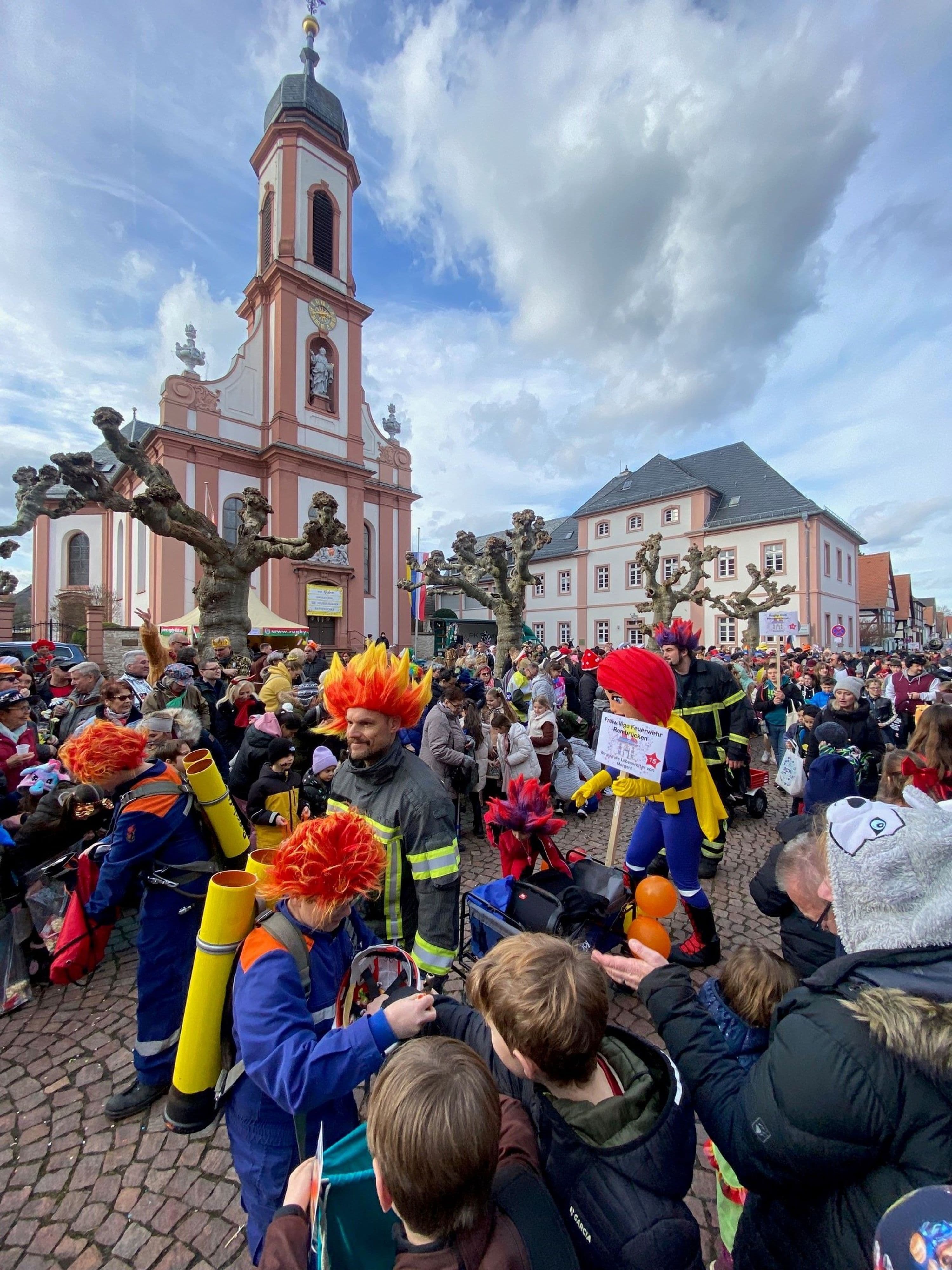Spielgerät „Cosmo“ gesperrt – Fastnachtsumzug startet bald | Symbolbild