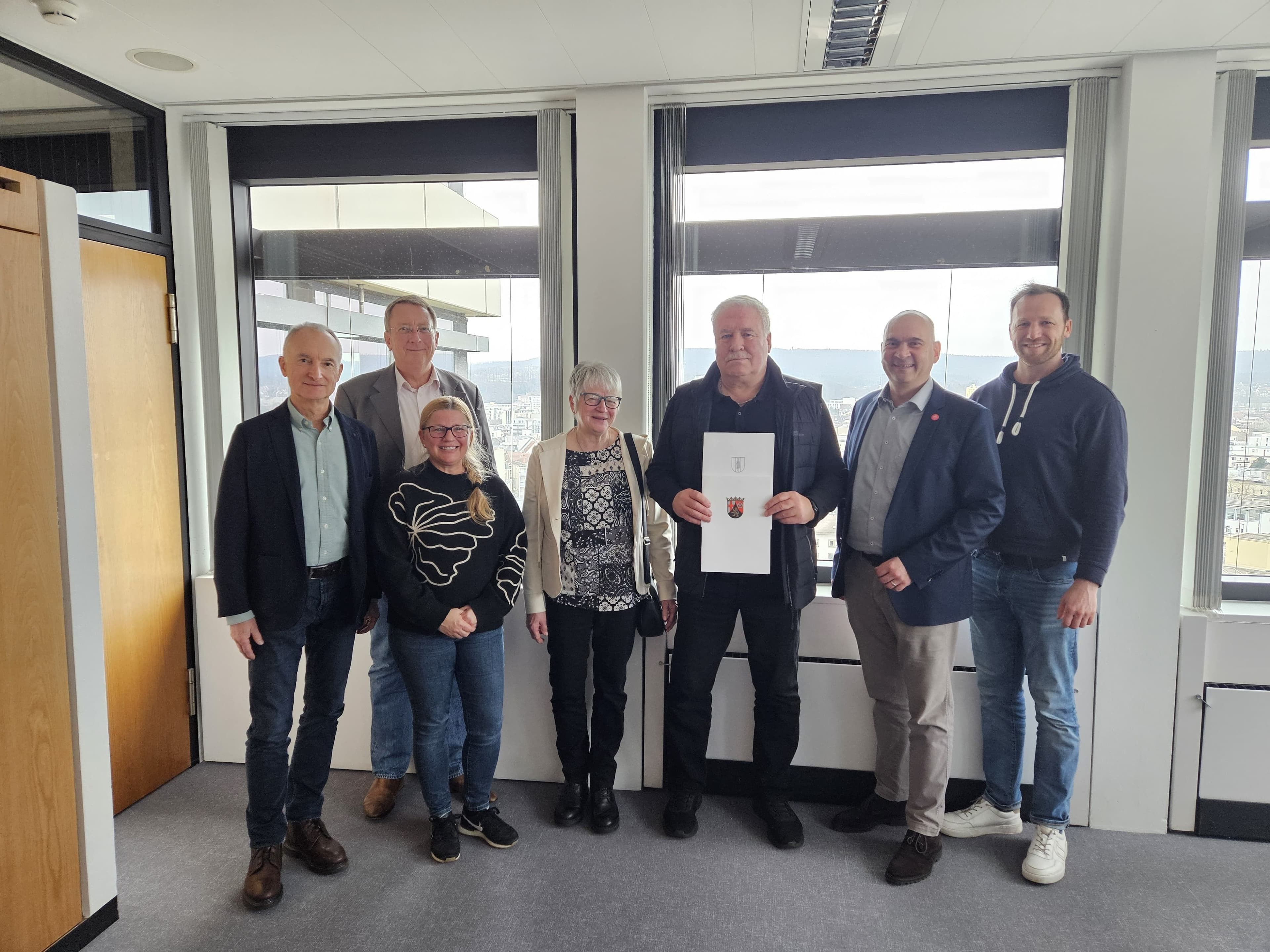 Otto Fuchs wird zum 40-jährigen Dienstjubiläum an der Musikschule Kaiserslautern geehrt. Otto Fuchs wird zum 40-jährigen Dienstjubiläum an der Musikschule Kaiserslautern geehrt.