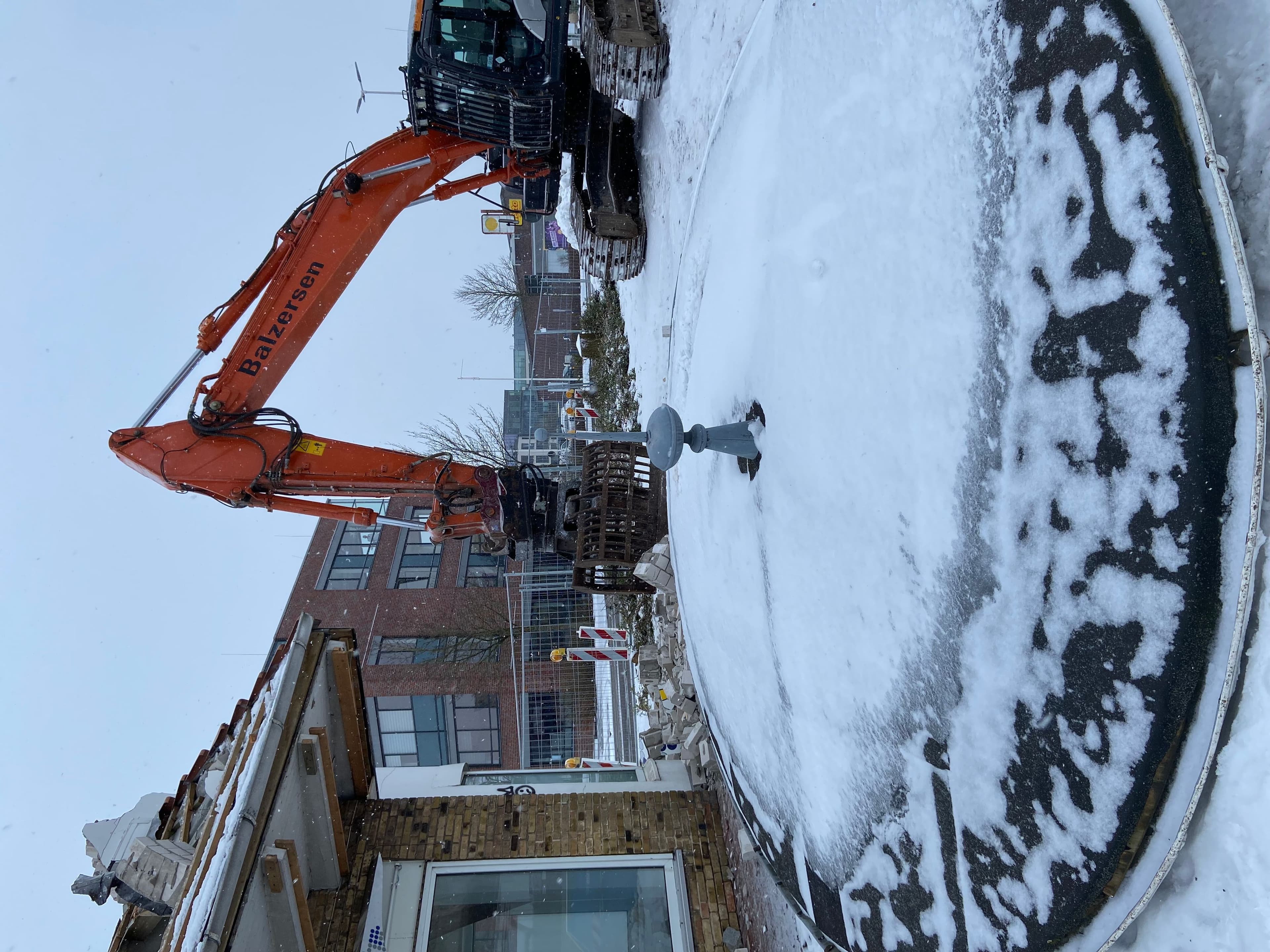 Abbrucharbeiten am ZOB-Gebäude in der Schleswiger Innenstadt starten planmäßig. Abbrucharbeiten am ZOB-Gebäude in der Schleswiger Innenstadt starten planmäßig.