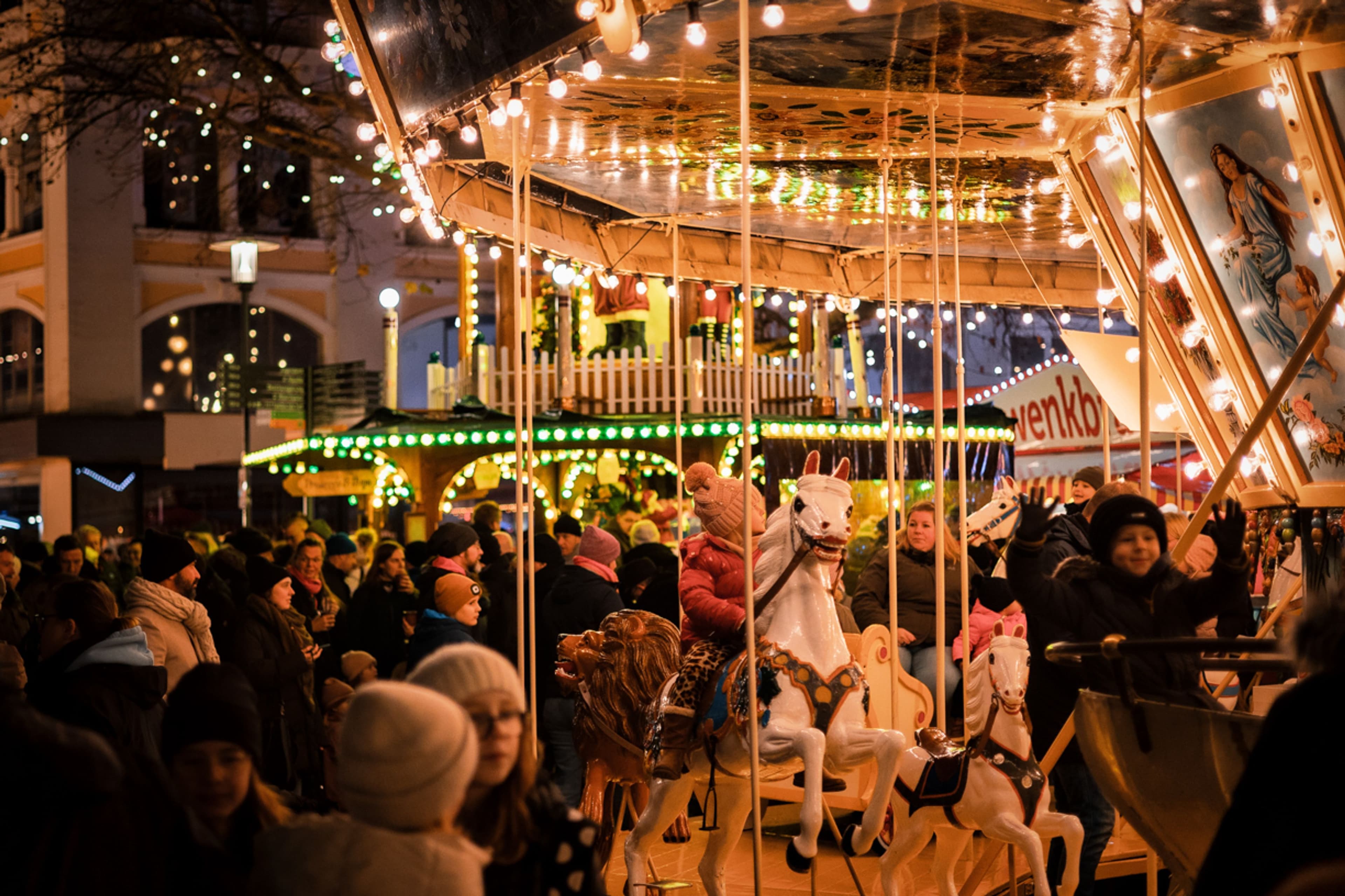 Seit mehr als 400 Jahren feiern die Detmolderinnen und Detmolder ihre Andreasmesse – immer vom Mittwoch nach Buß- und Bettag bis zum ersten Advent. Seit mehr als 400 Jahren feiern die Detmolderinnen und Detmolder ihre Andreasmesse – immer vom Mittwoch nach Buß- und Bettag bis zum ersten Advent.