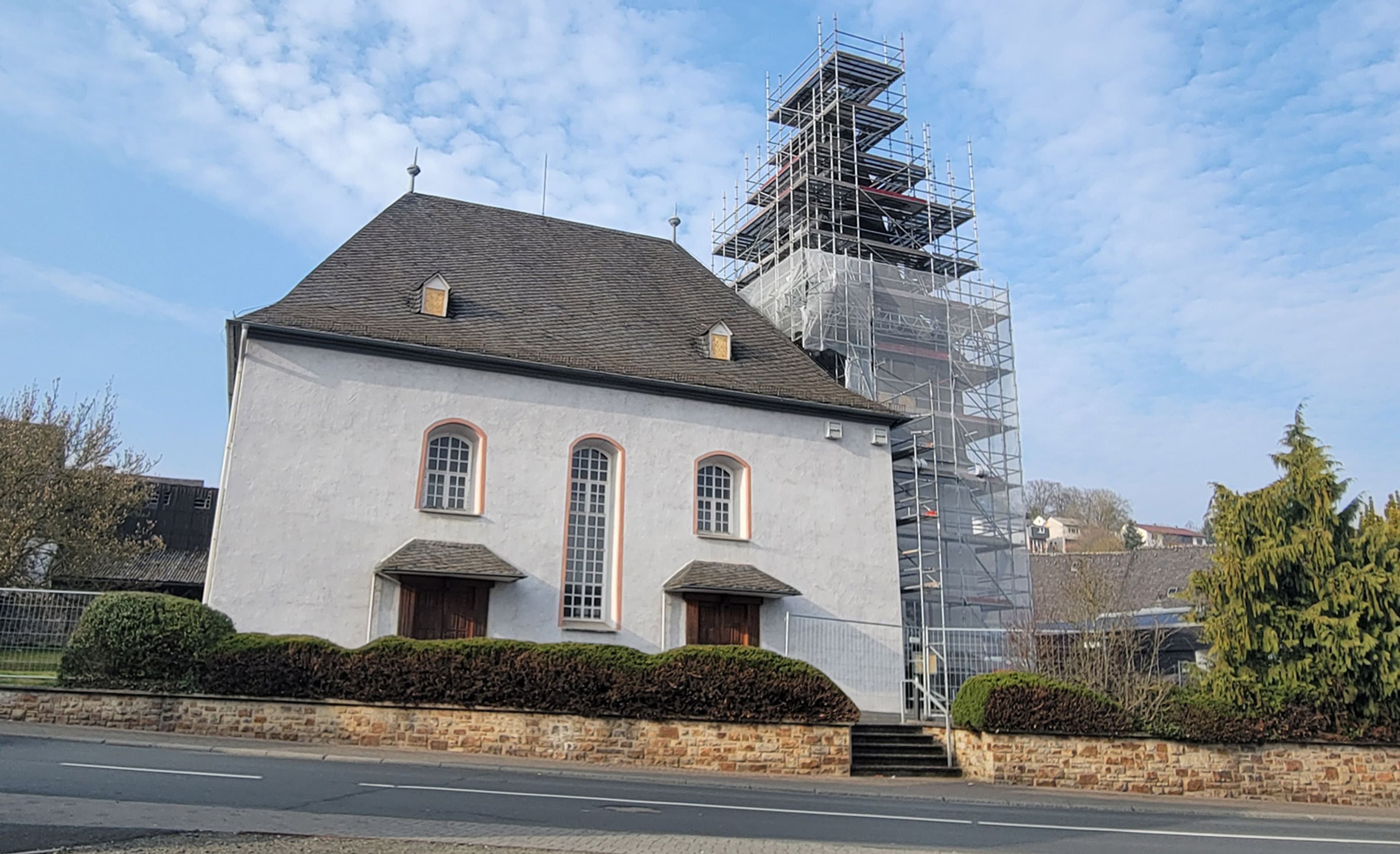 Evangelische Kirche in Bicken schließt für Sanierung | Symbolbild