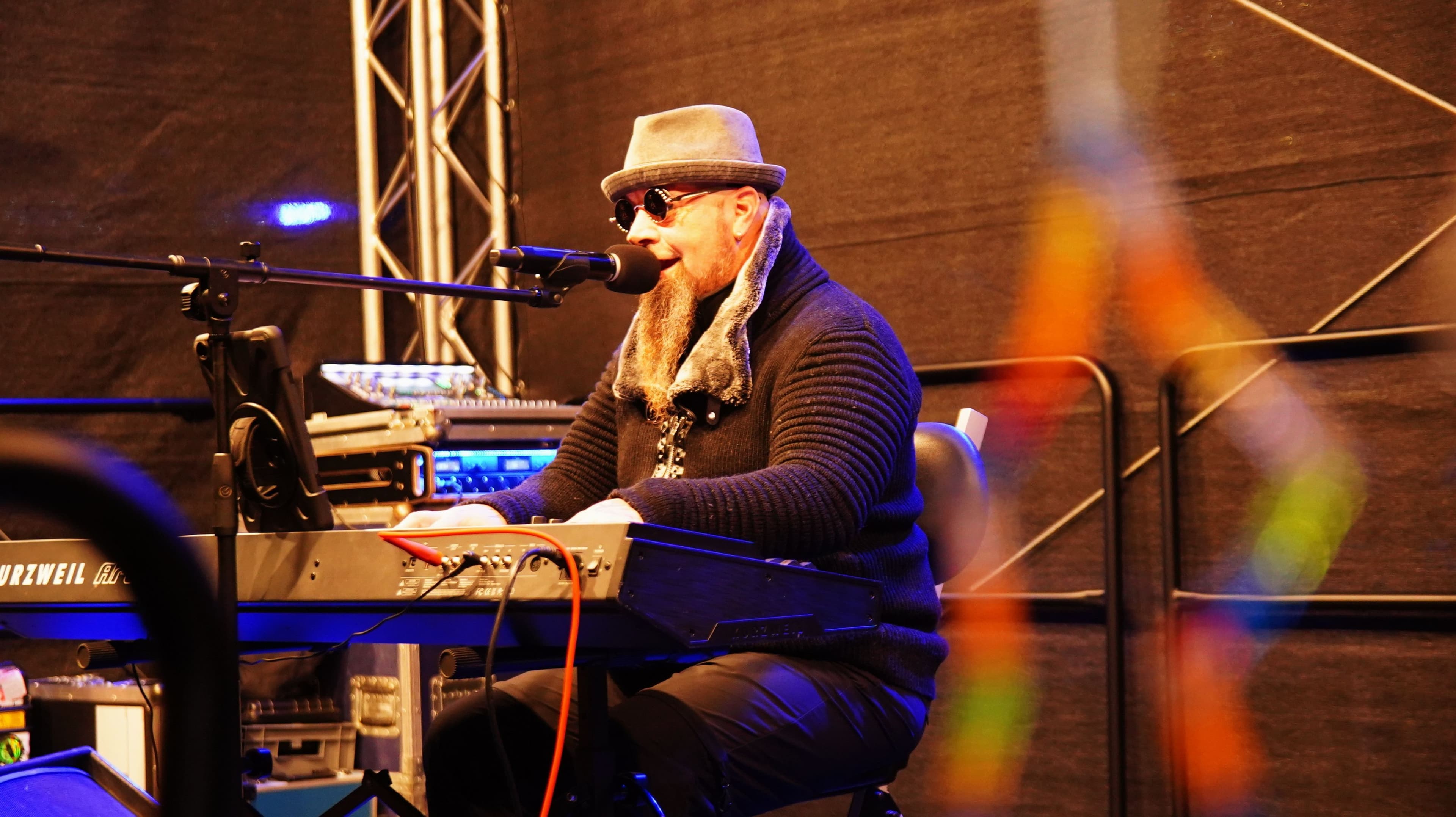 Weihnachtsmarkt in Haiger begeistert mit Eisbahn und Livemusik | Symbolbild