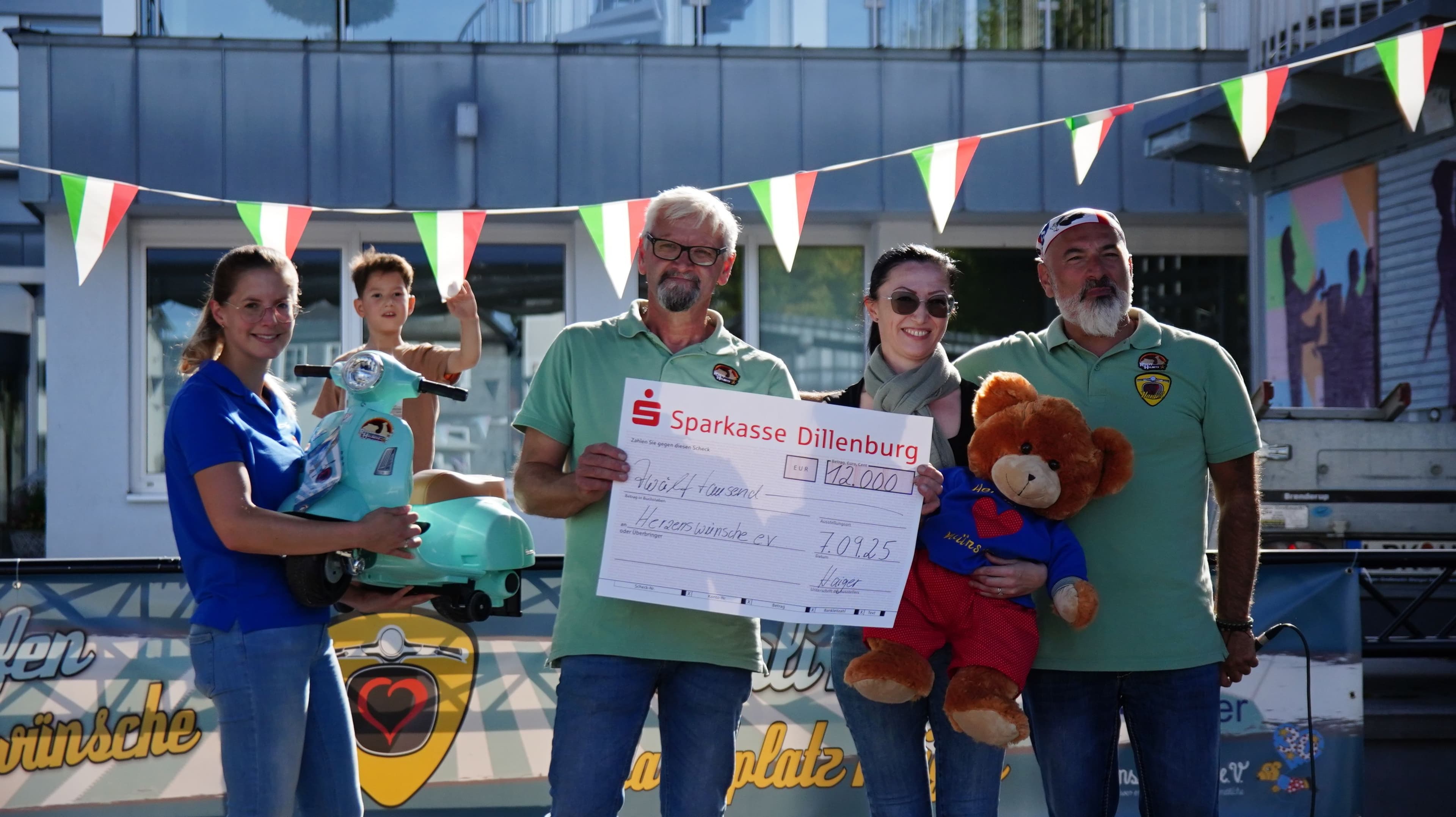250 Vespa-Fans drehen für den guten Zweck auf | Symbolbild