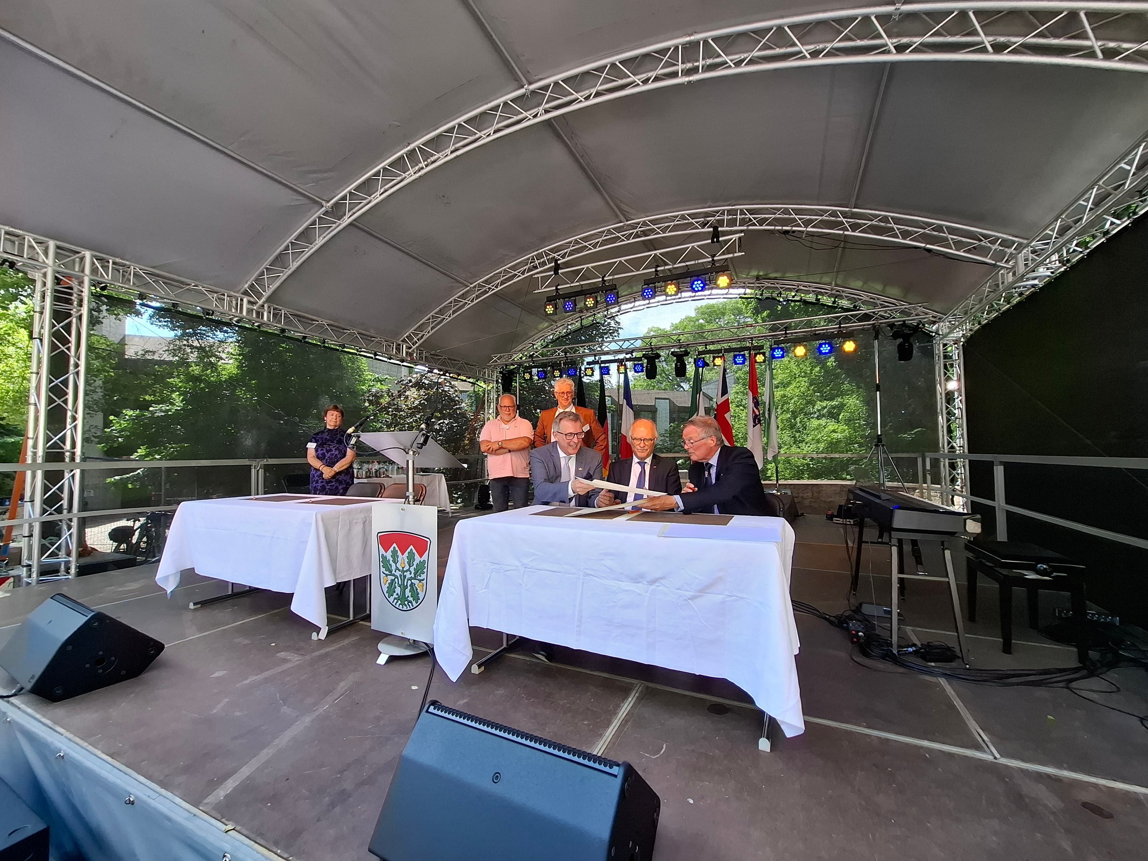 Heusenstamm feiert Städtepartnerschaften mit großem Fest | Symbolbild