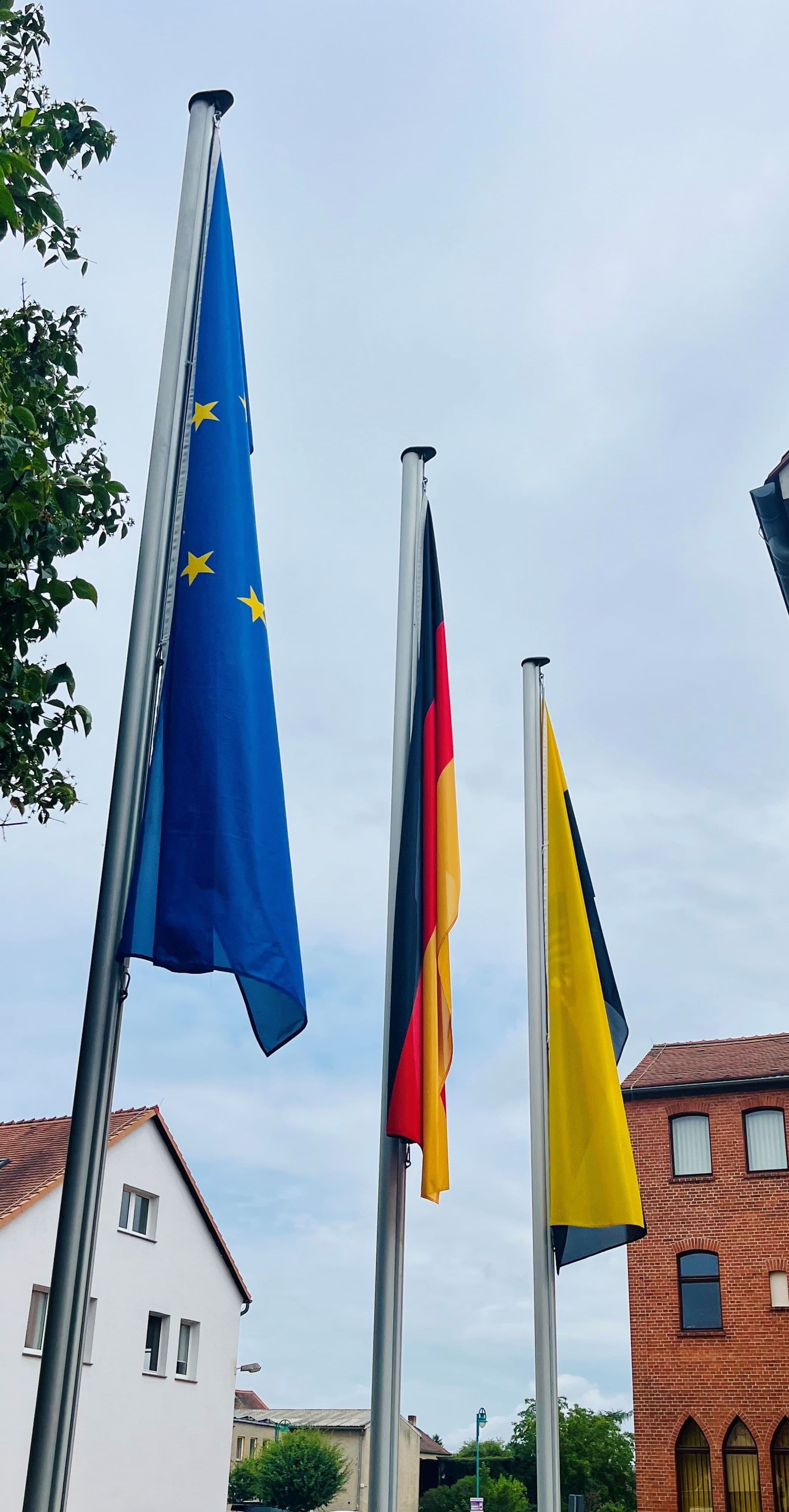Tägliche Beflaggung in Tangerhütte startet kostenneutral | Symbolbild