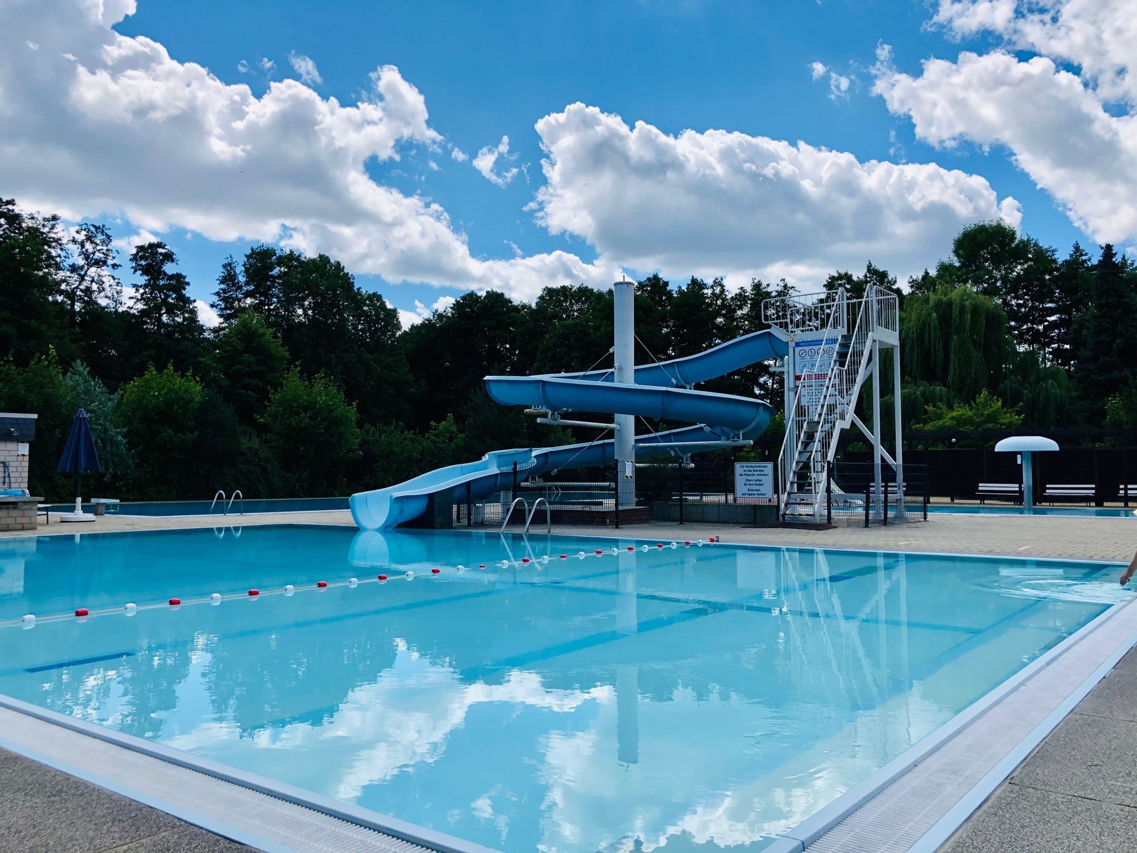 Einheitsgemeinde übernimmt Schwimm-Transportkosten | Symbolbild