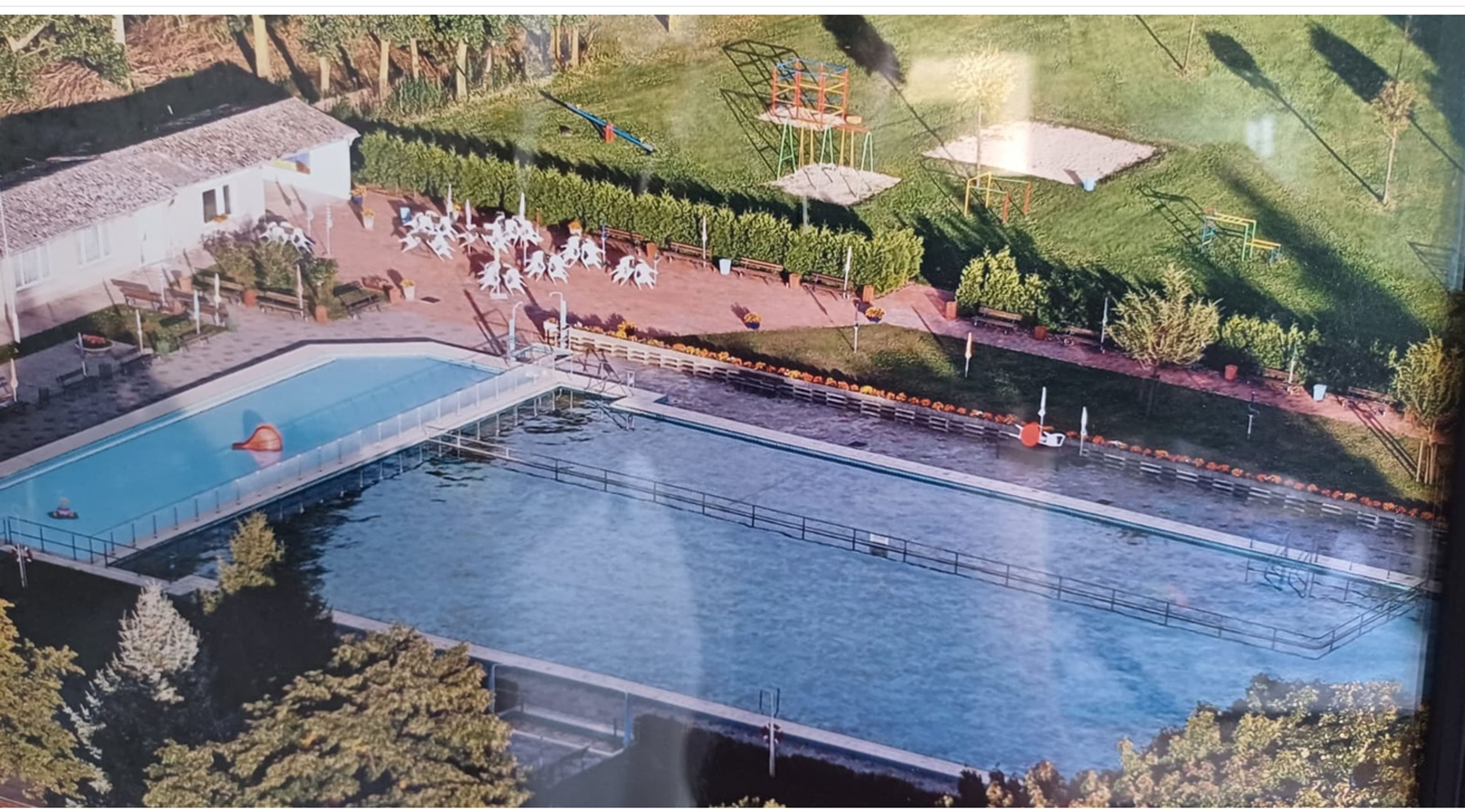 Freibadsaison 2024: Sommerliche Temperaturen ermöglichen längeres Badevergnügen | Symbolbild