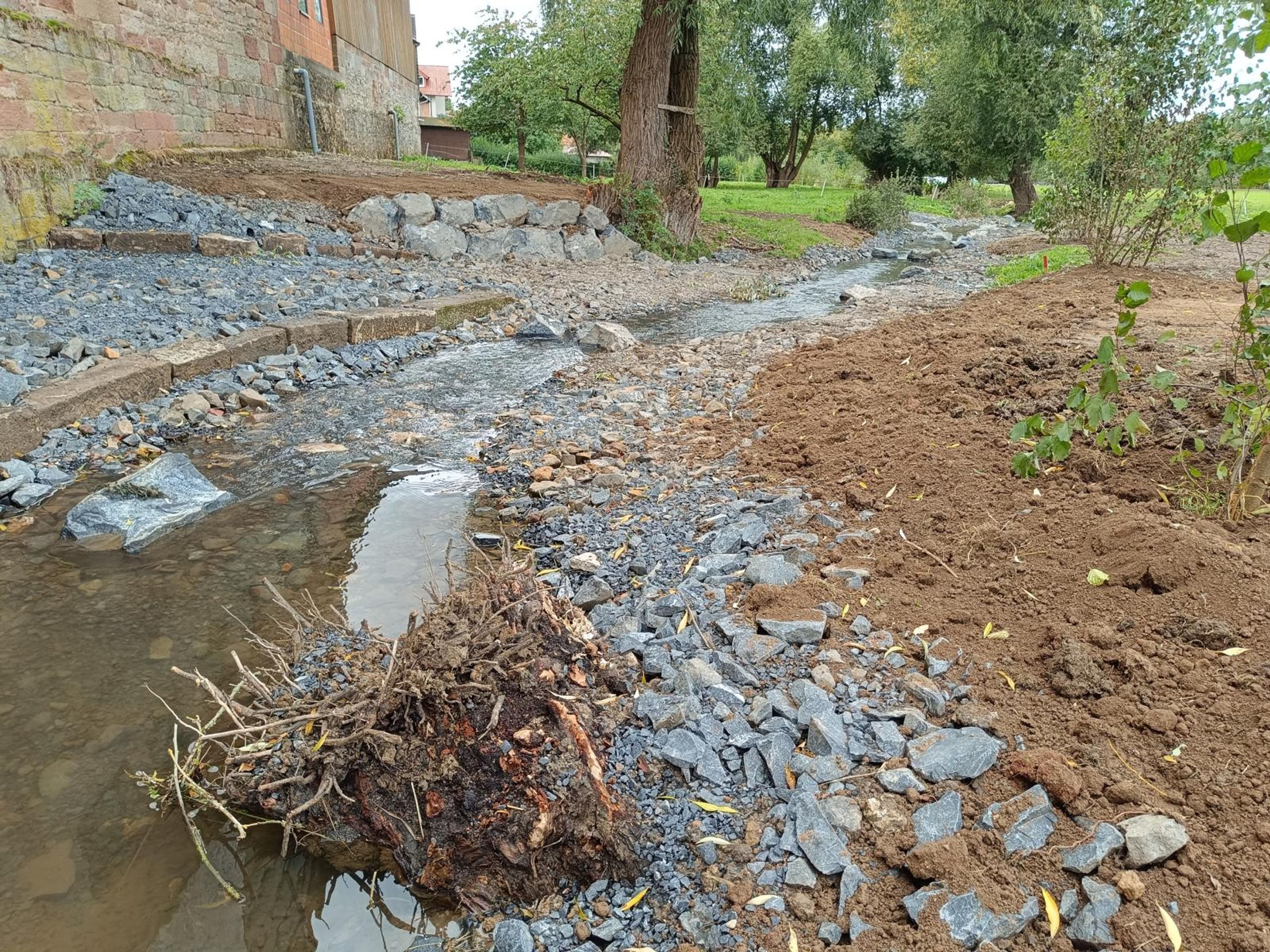 Großenbach: Neuer naturnaher Bachlauf ersetzt Mühlgraben | Symbolbild