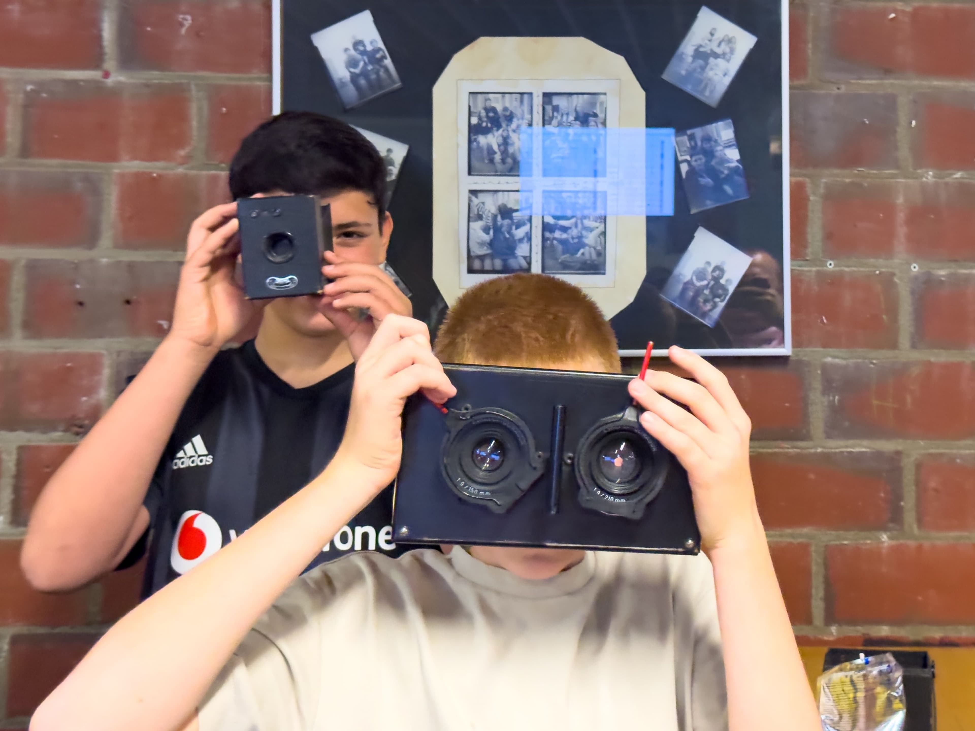 Jugendliche entdecken die analoge Fotografie | Symbolbild