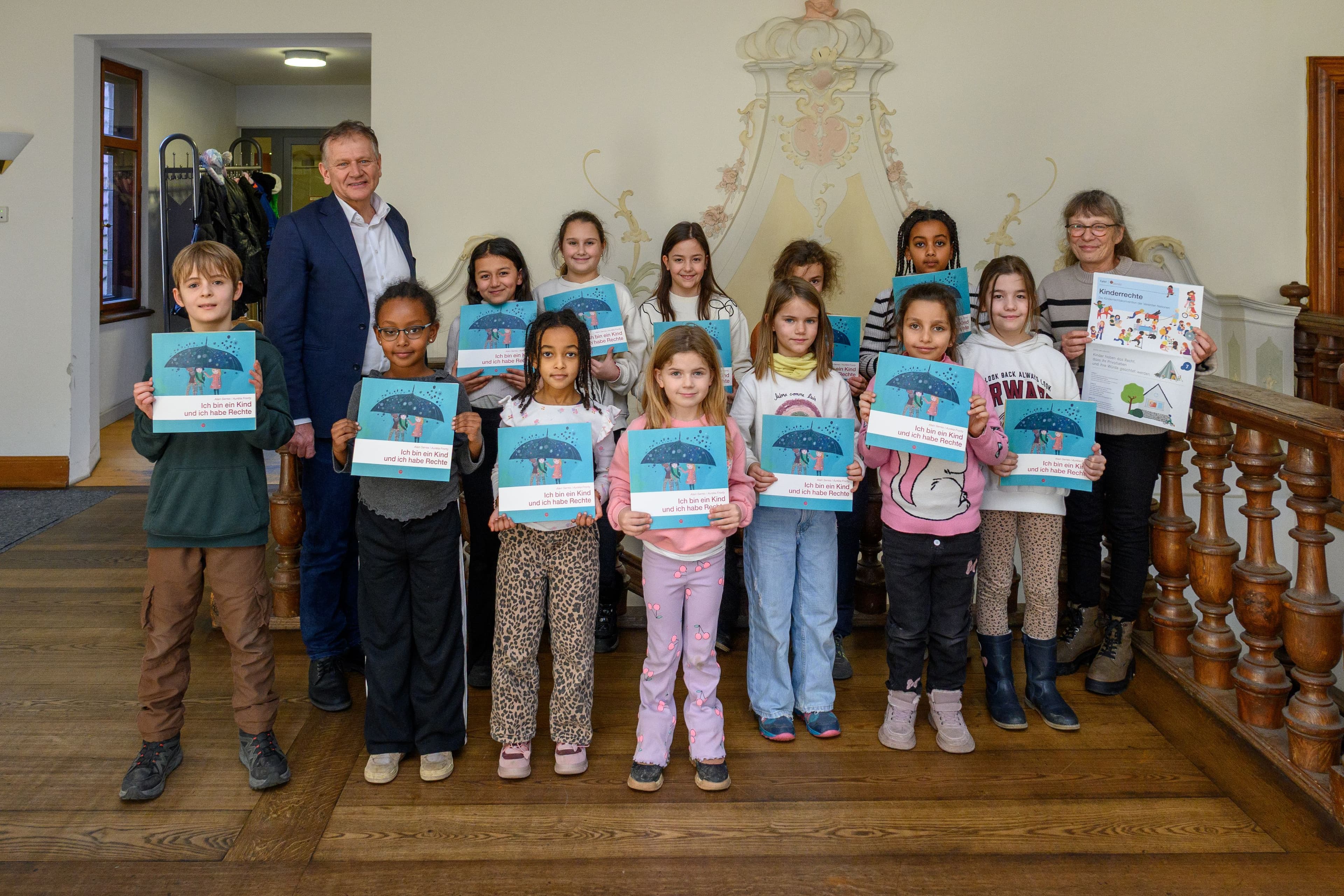 Oberbürgermeister Hans-Jörg Henle empfängt das Kinderparlament im Rathaus. Oberbürgermeister Hans-Jörg Henle empfängt das Kinderparlament im Rathaus.