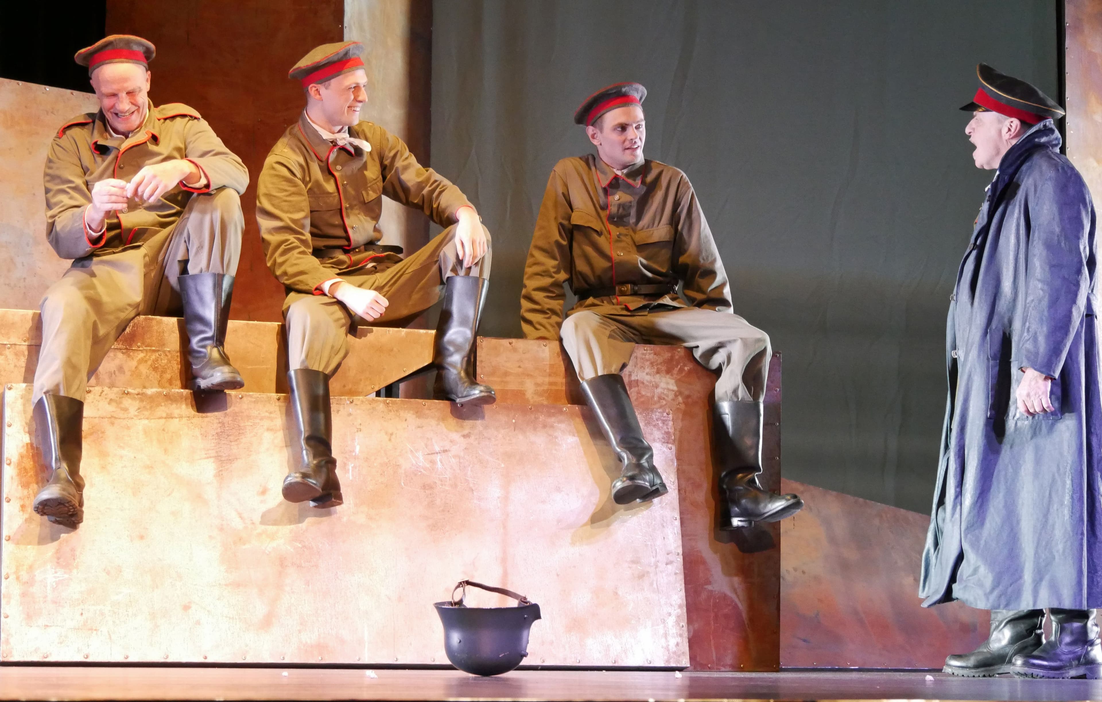 Theaterkunst berührt: „Im Westen nichts Neues“ begeistert Publikum | Symbolbild