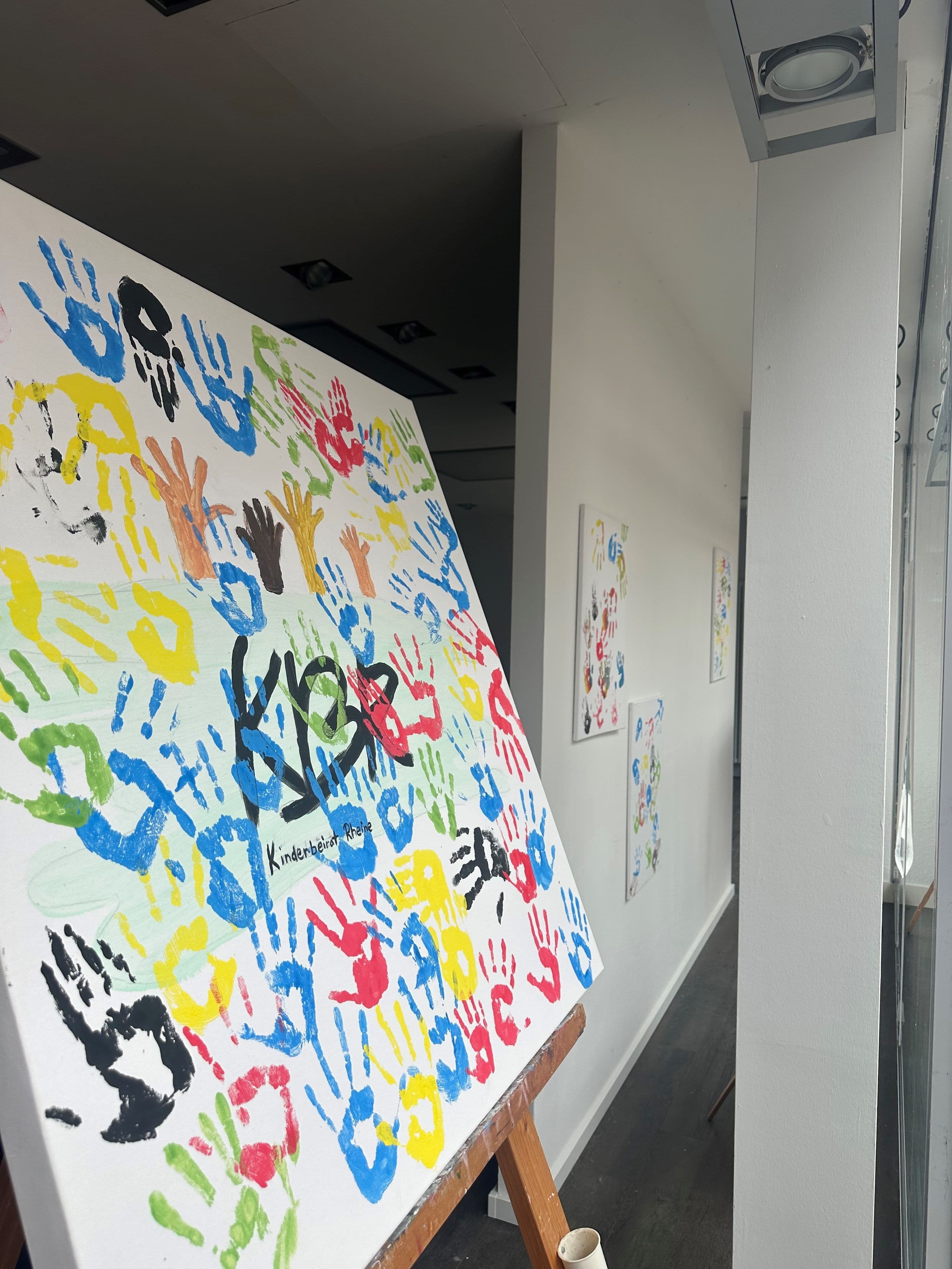 Bunte Handabdrücke für mehr Gemeinschaft | Symbolbild