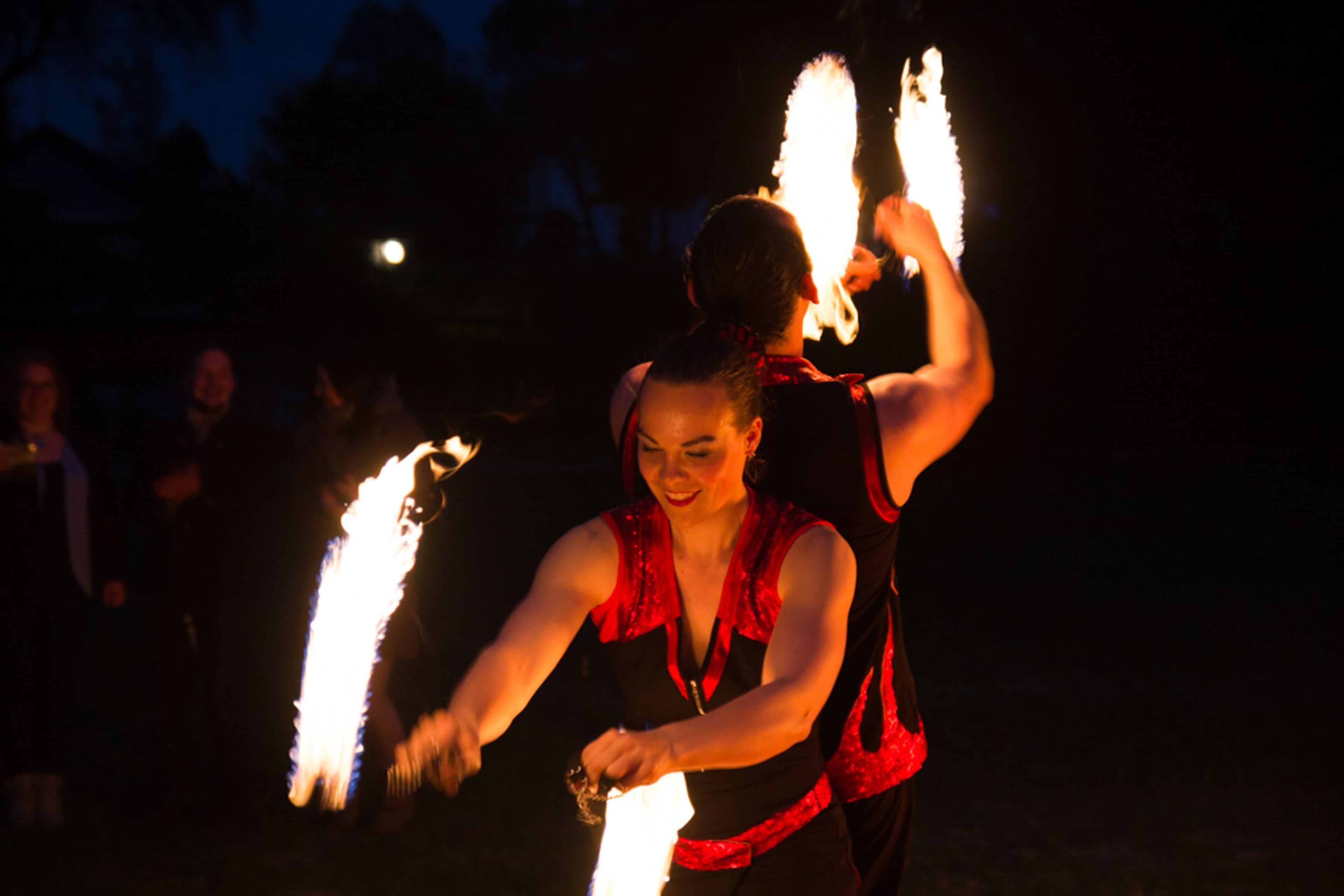 Feuershow und Fotos: Einsatz für Kinderrechte in Schleswig | Symbolbild