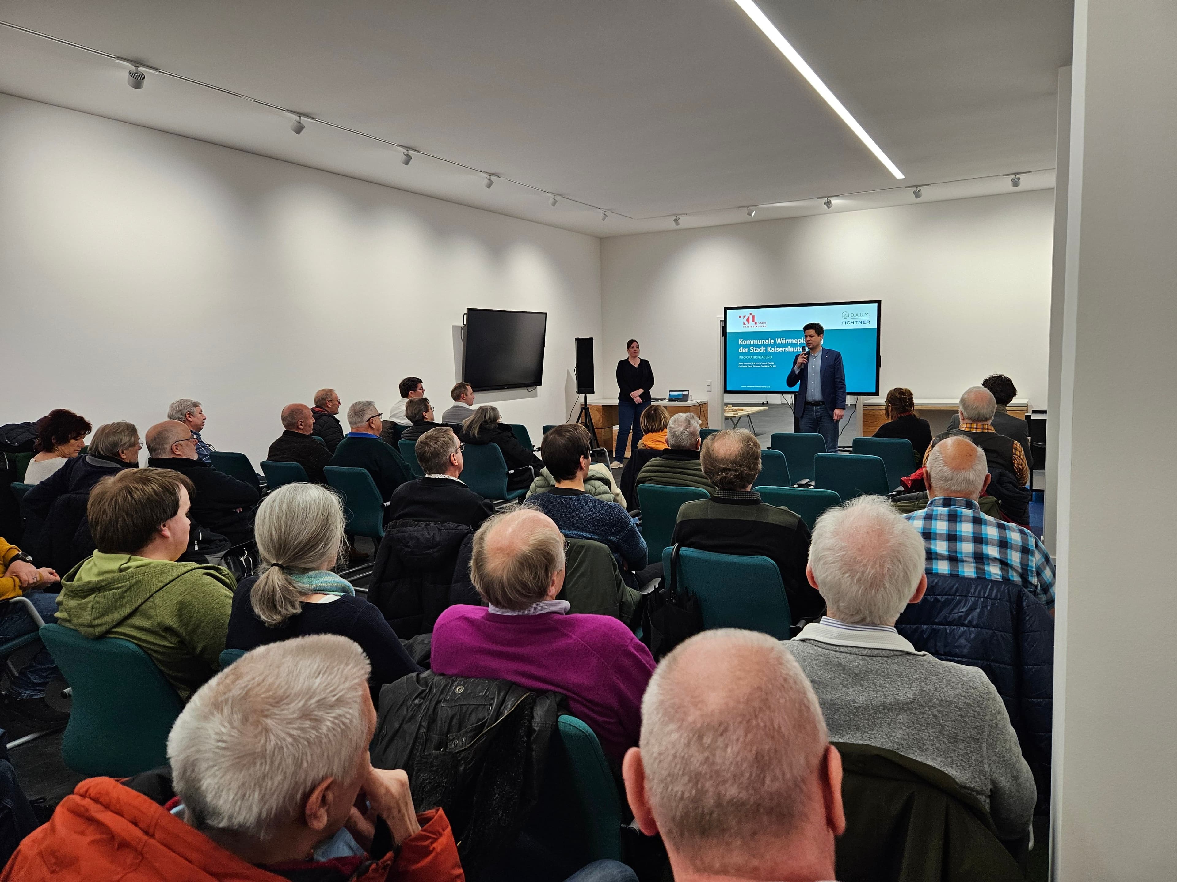 Umweltdezernent Manuel Steinbrenner leitete die Informationsveranstaltung zur kommunalen Wärmeplanung ein.