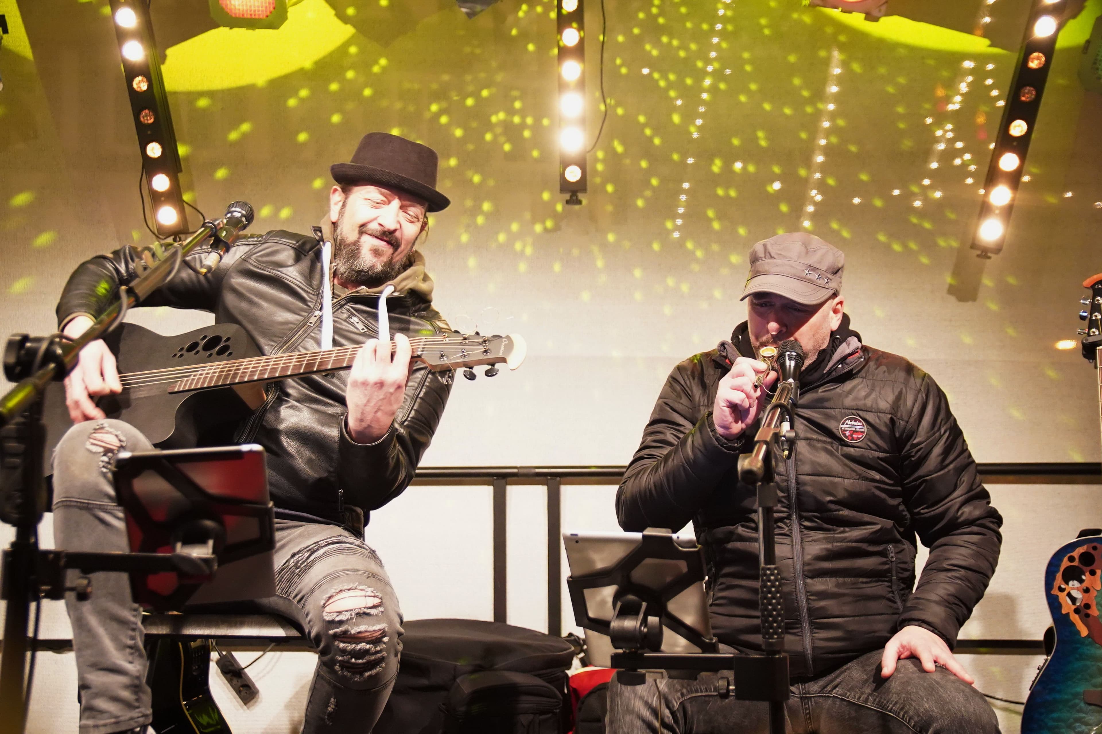 Weihnachtsmarkt in Haiger begeistert mit Eisbahn und Livemusik | Symbolbild