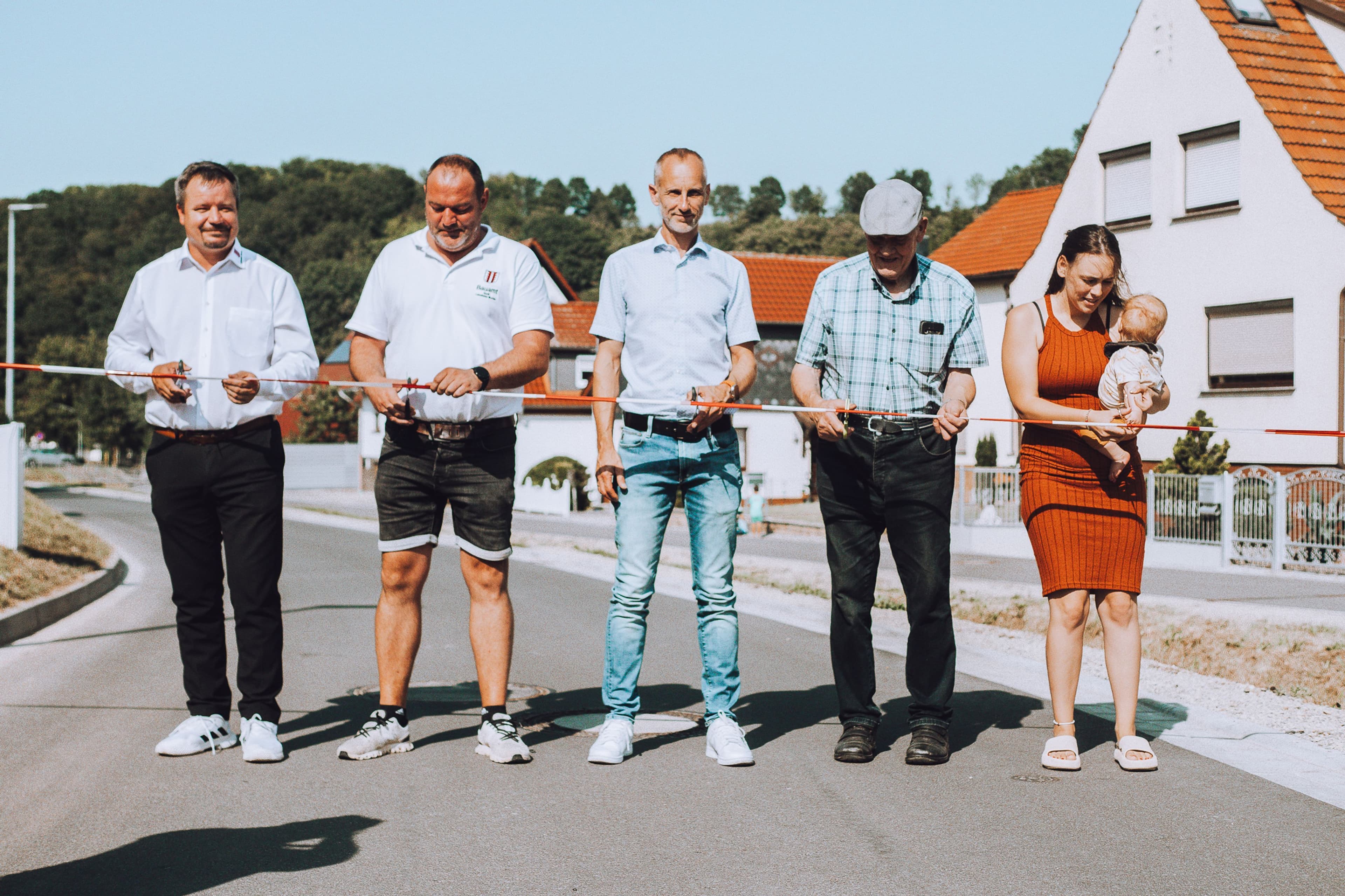 Große Freude über die Einweihung der neuen Straße „Kiel“ in Hundeshagen | Symbolbild