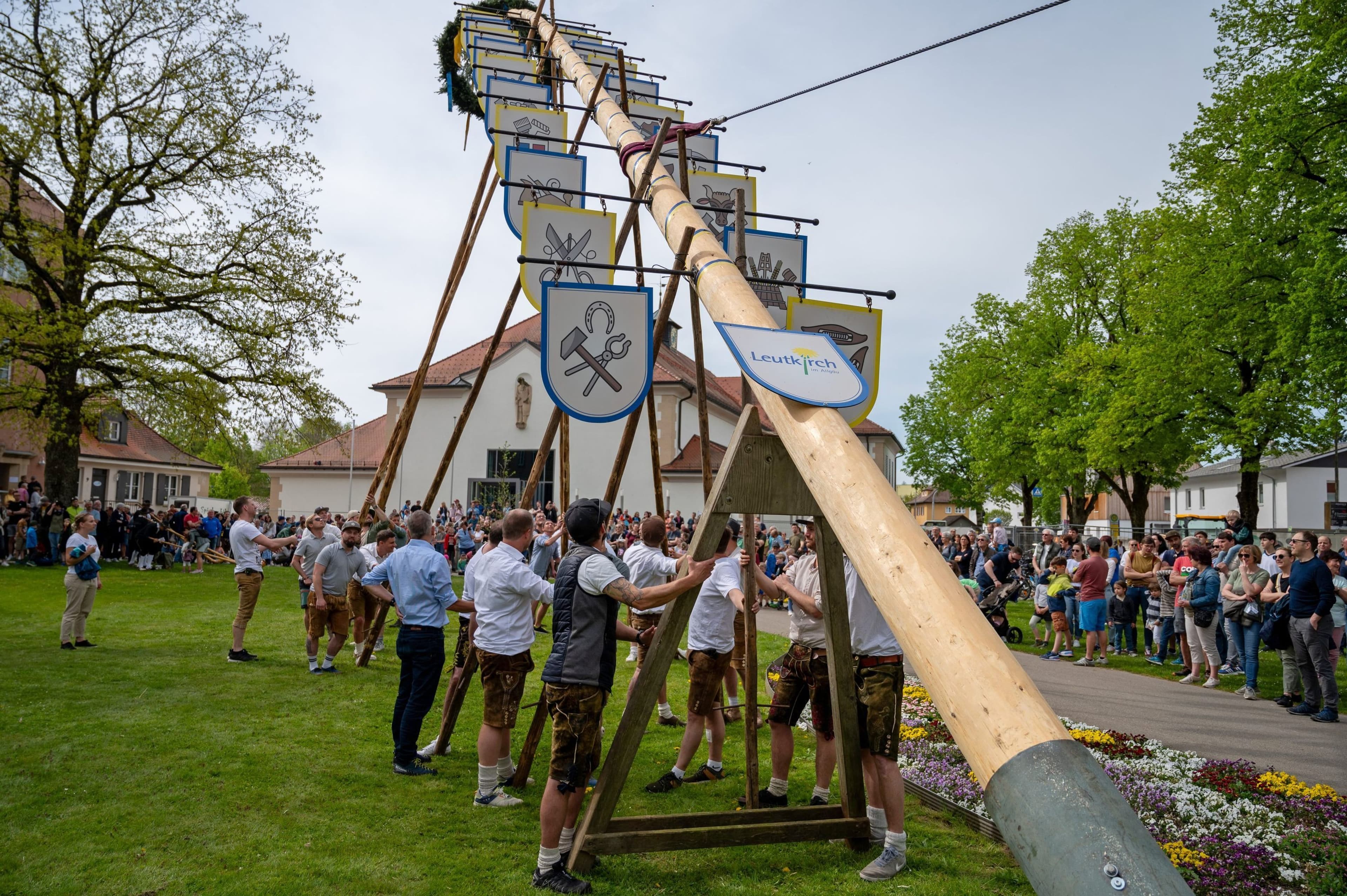 Maibaumfest in Leutkirch: Gemeinsam den 1. Mai feiern | Symbolbild