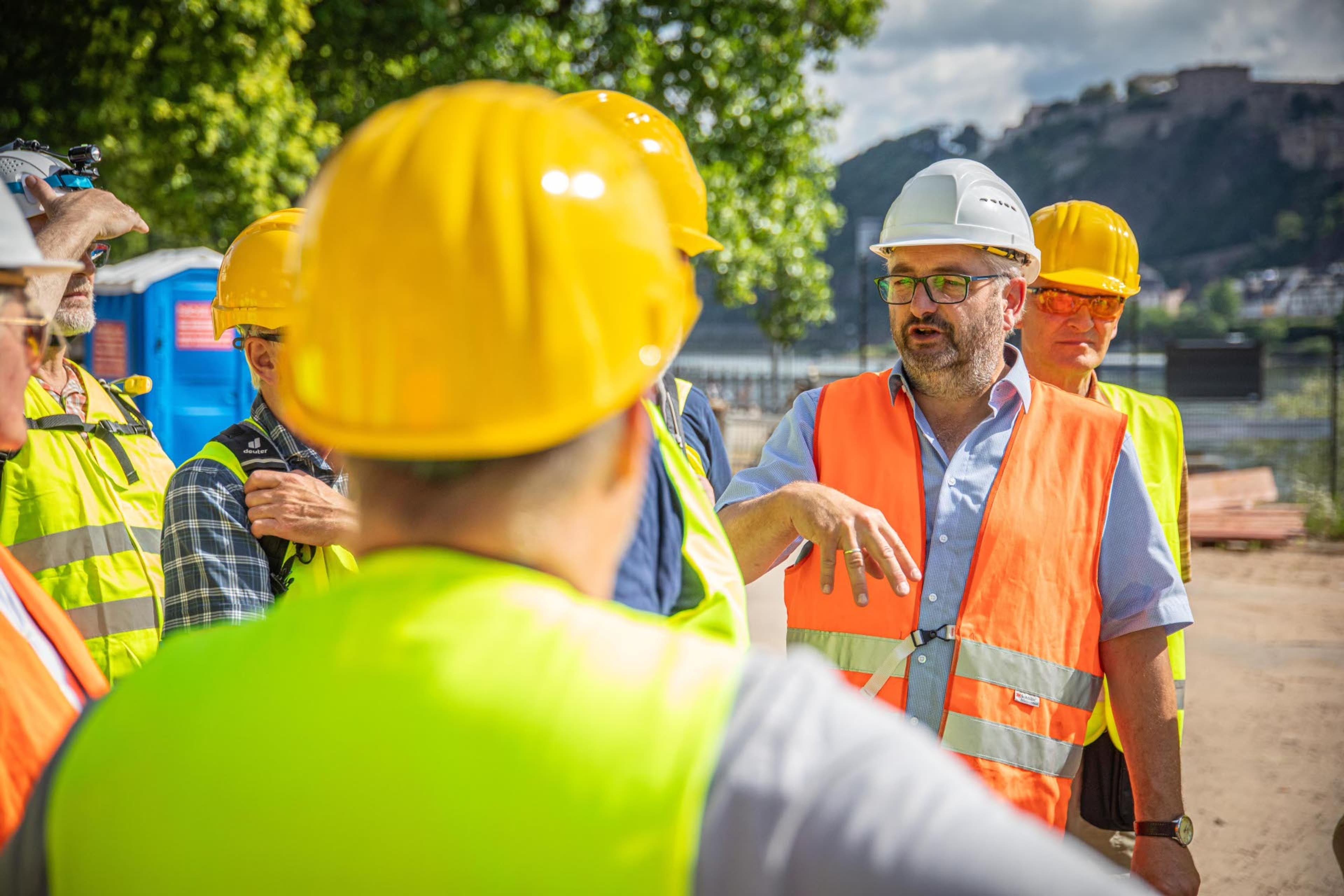 Neubau der Pfaffendorfer Brücke begeistert 400 Besucher | Symbolbild