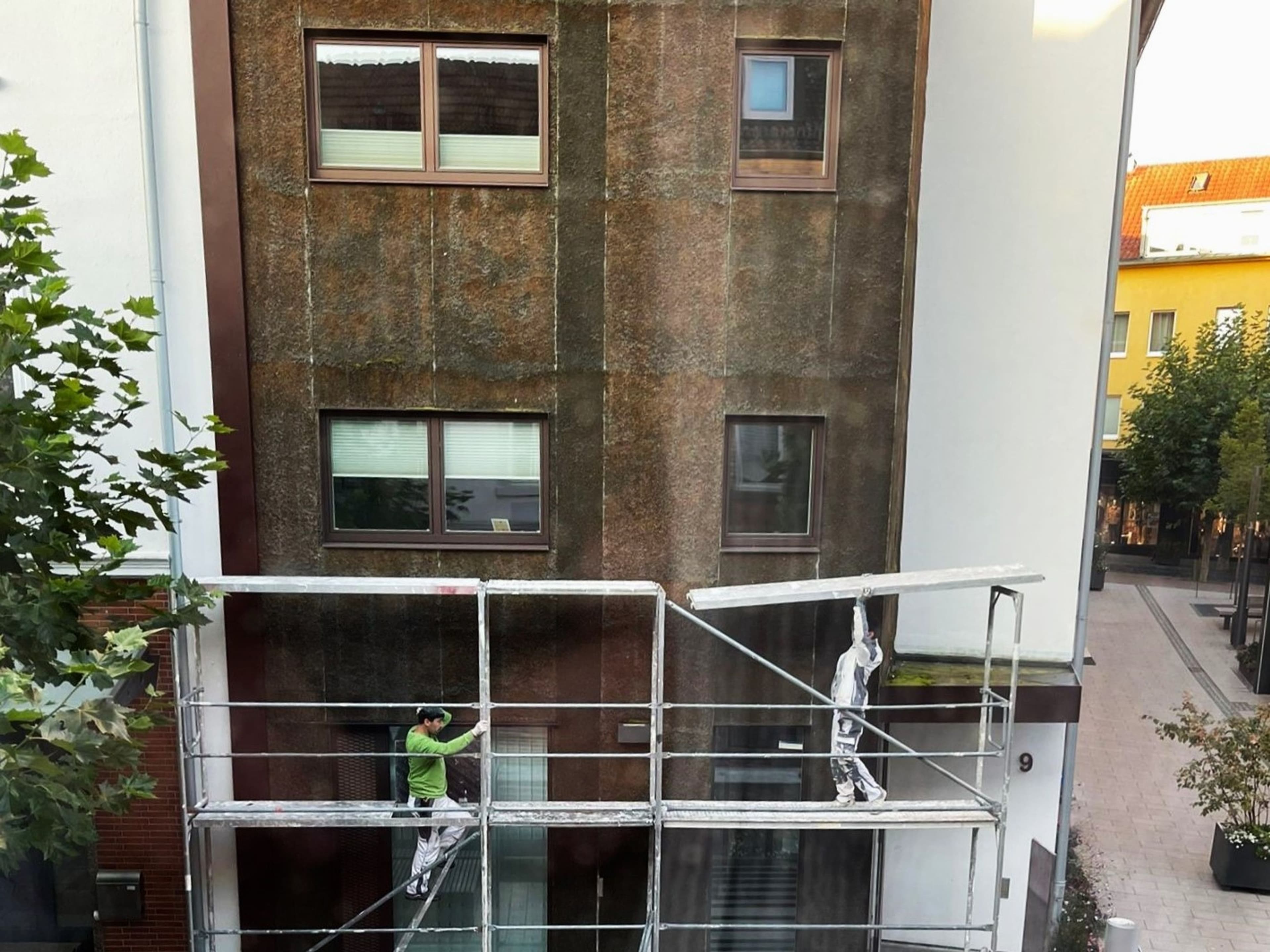 Moosfassade am Hünfelder Bürgerbüro wird entfernt | Symbolbild