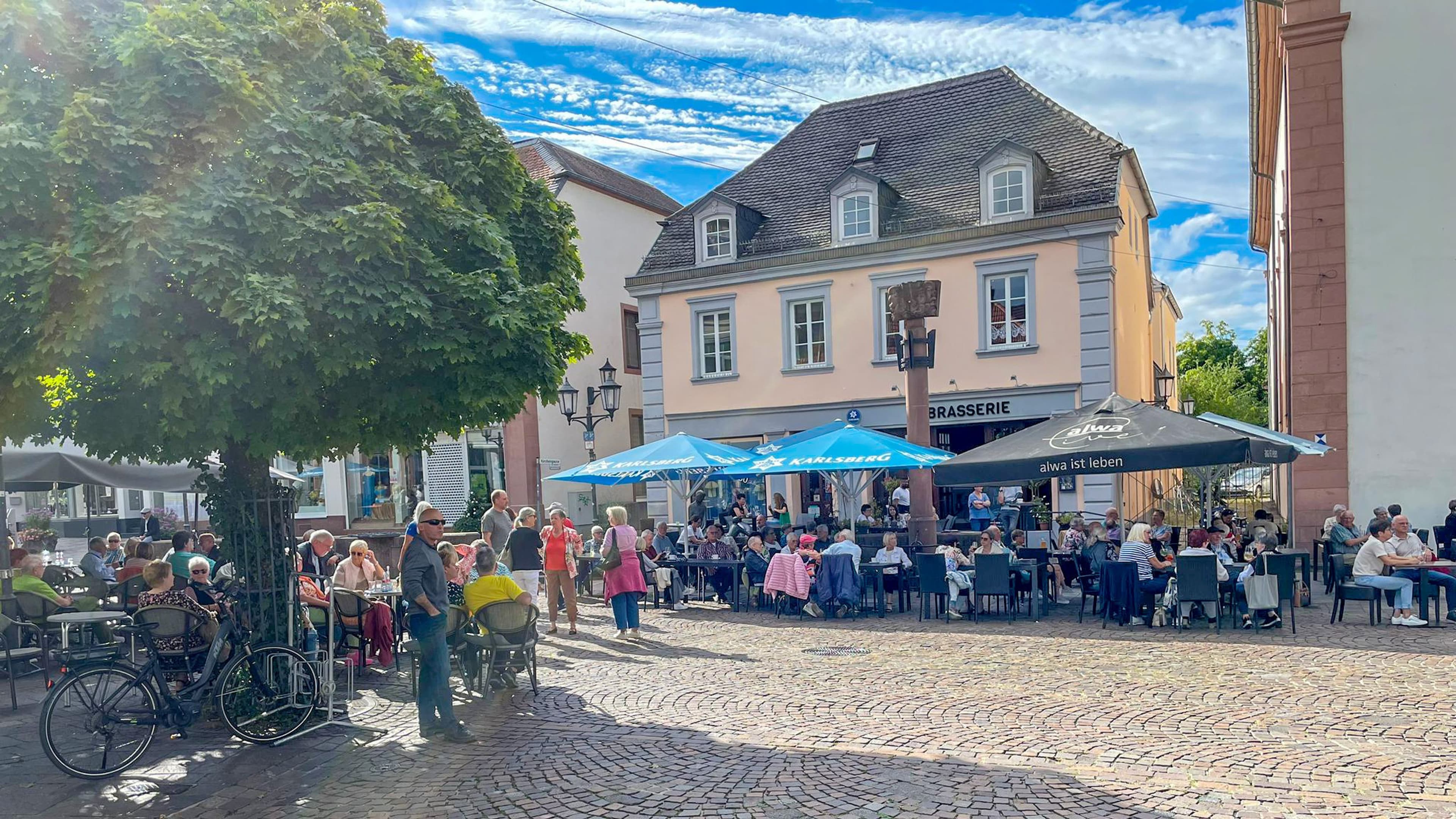 Sommerkonzert vor der Engelbertskirche begeistert St. Ingbert | Symbolbild