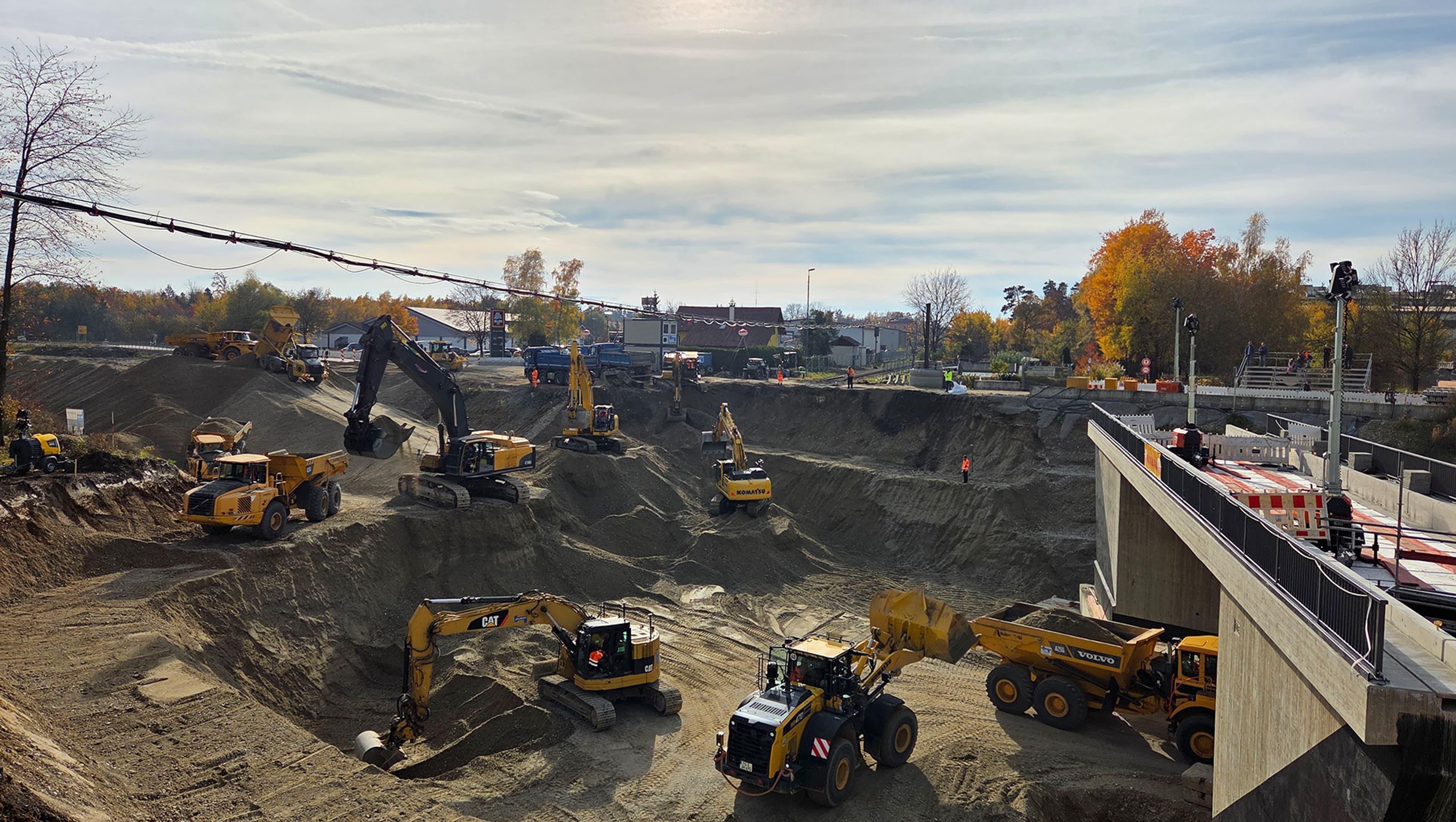 Spektakulärer Brücken-Querverschub in Pürten | Symbolbild