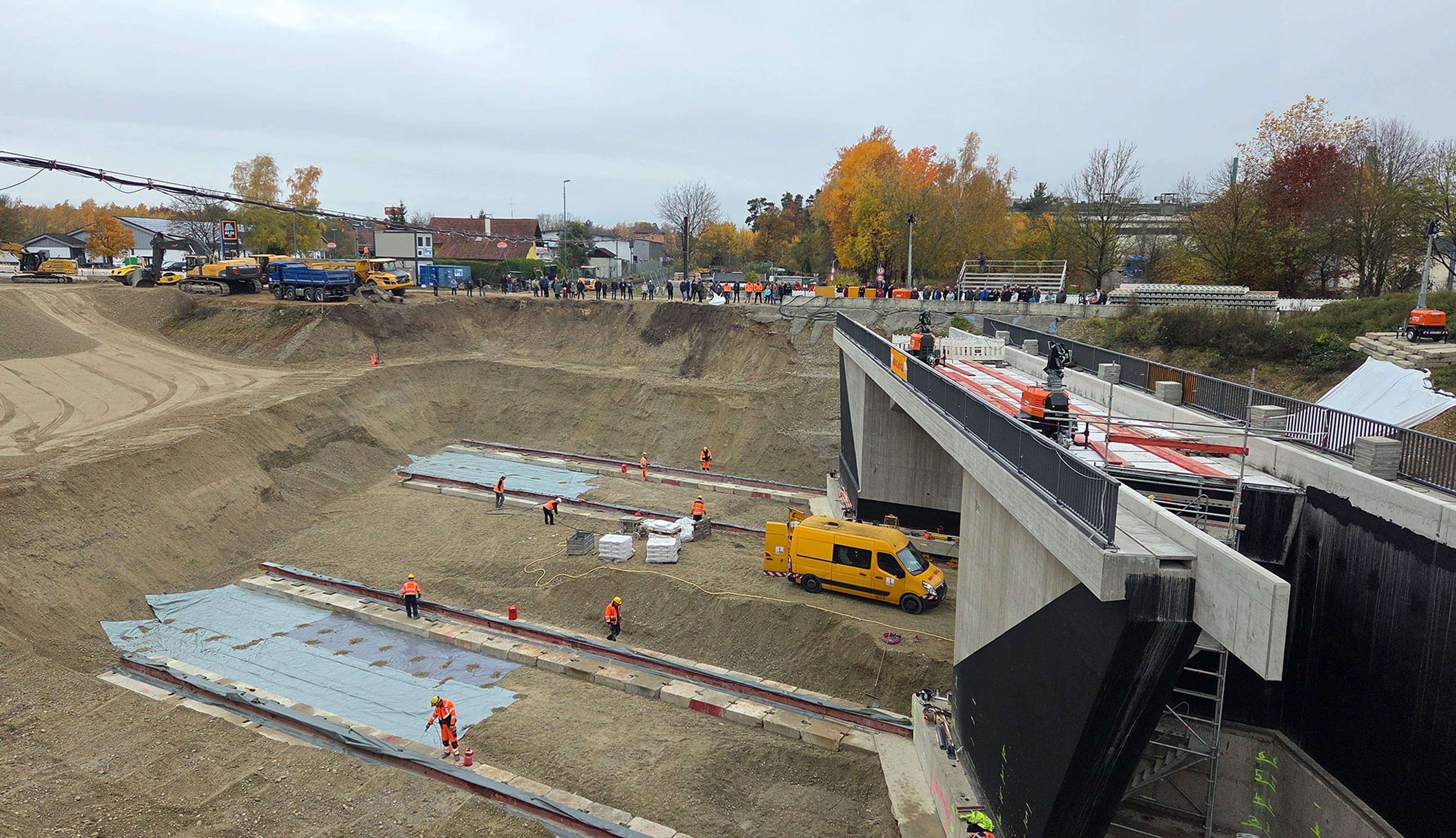 Spektakulärer Brücken-Querverschub in Pürten | Symbolbild