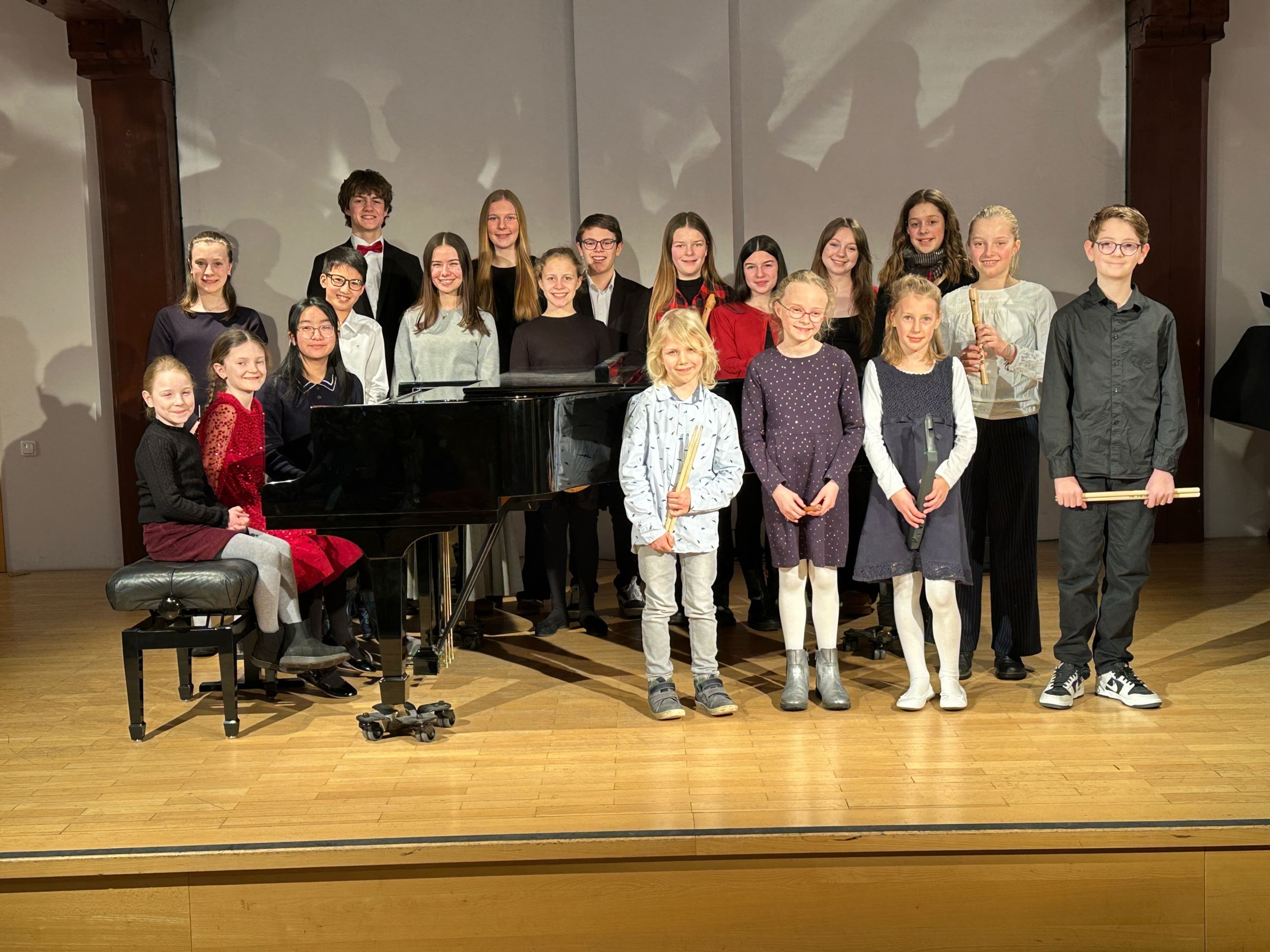 Siegerinnen und Preisträger des 63. Regionalwettbewerbs 'Jugend musiziert' feiern ihren Erfolg. Siegerinnen und Preisträger des 63. Regionalwettbewerbs 'Jugend musiziert' feiern ihren Erfolg.