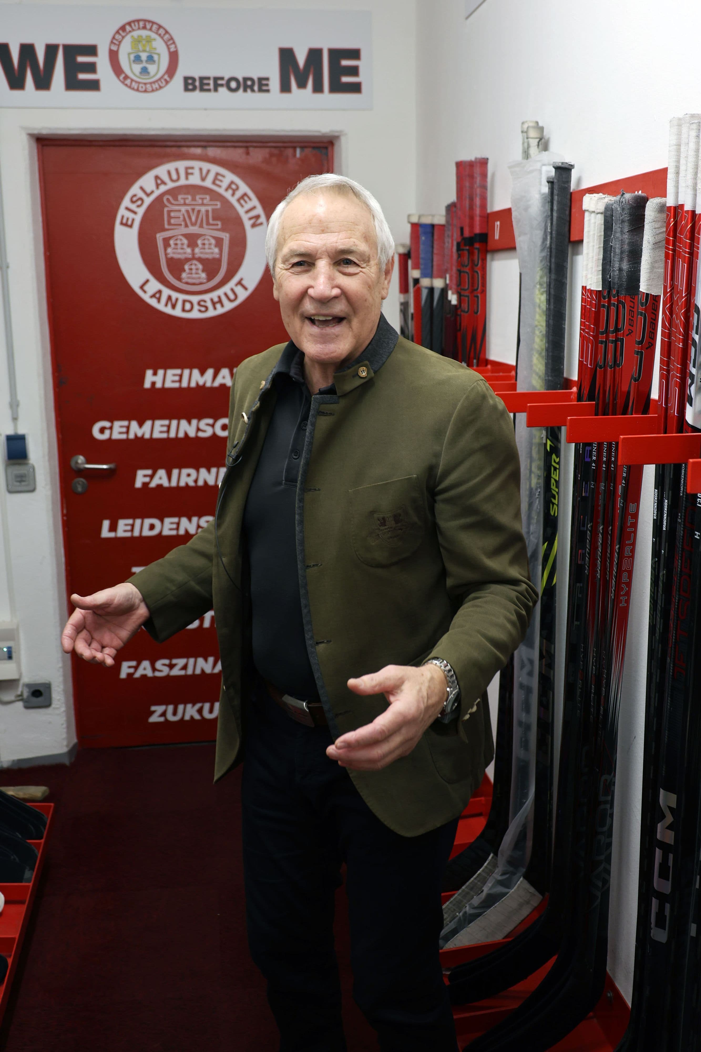 Eishockey-Legende Alois Schloder lädt ein: Exklusive Stadionführungen starten! | Symbolbild