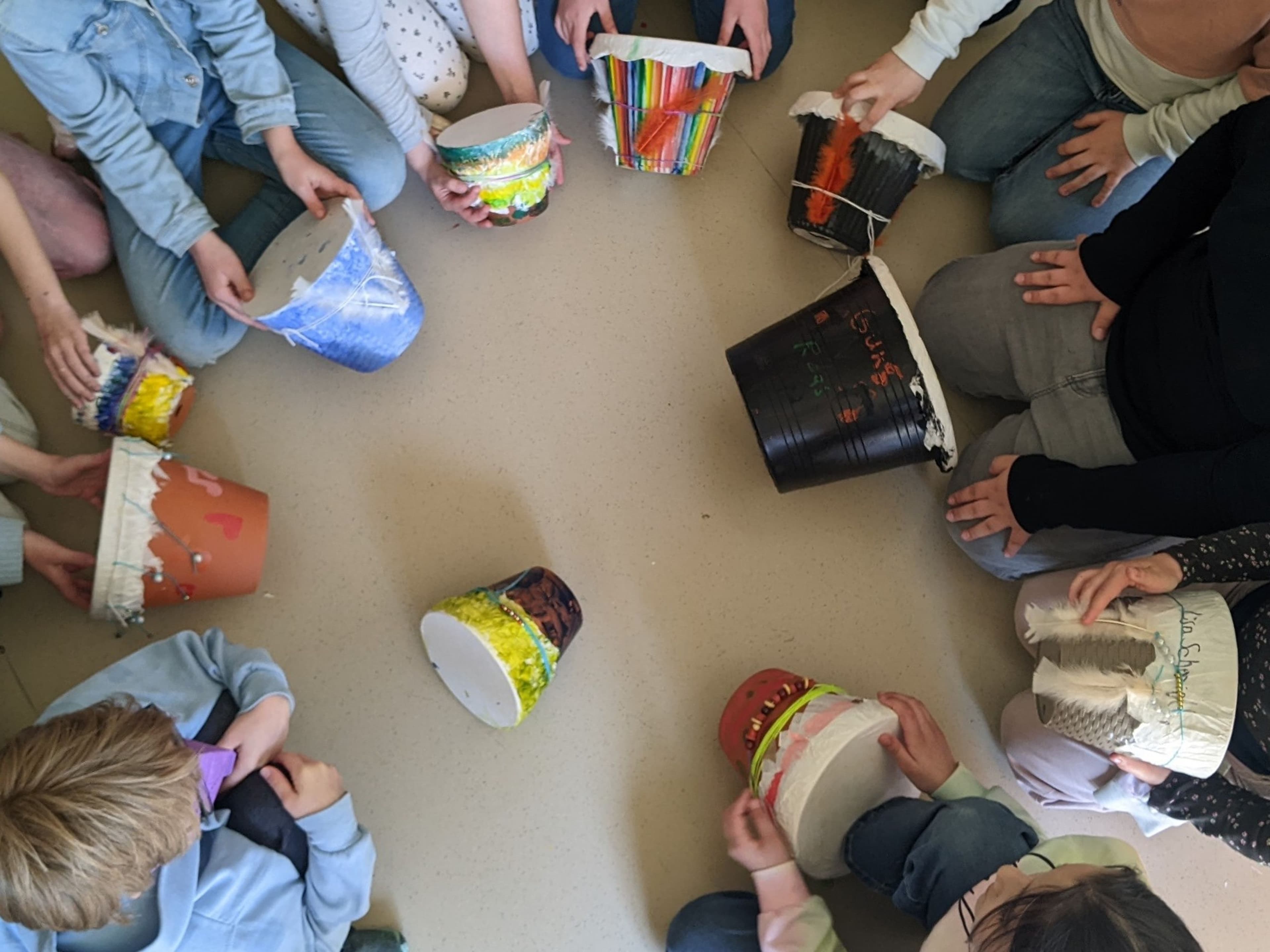 Klangvolle Kreativität: Schüler bauen eigene Instrumente | Symbolbild