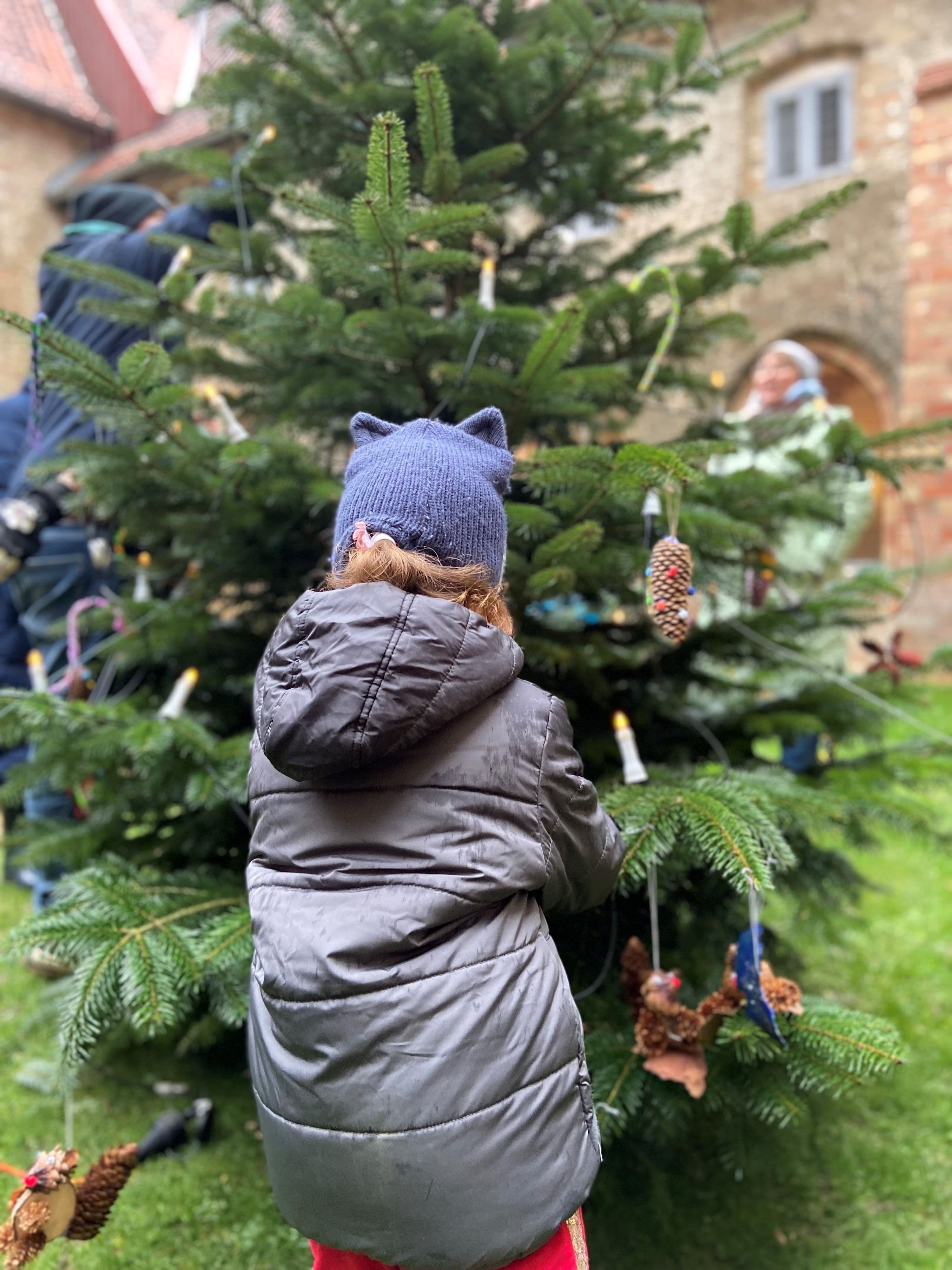 Kinder bringen Adventsstimmung ins Rathaus | Symbolbild